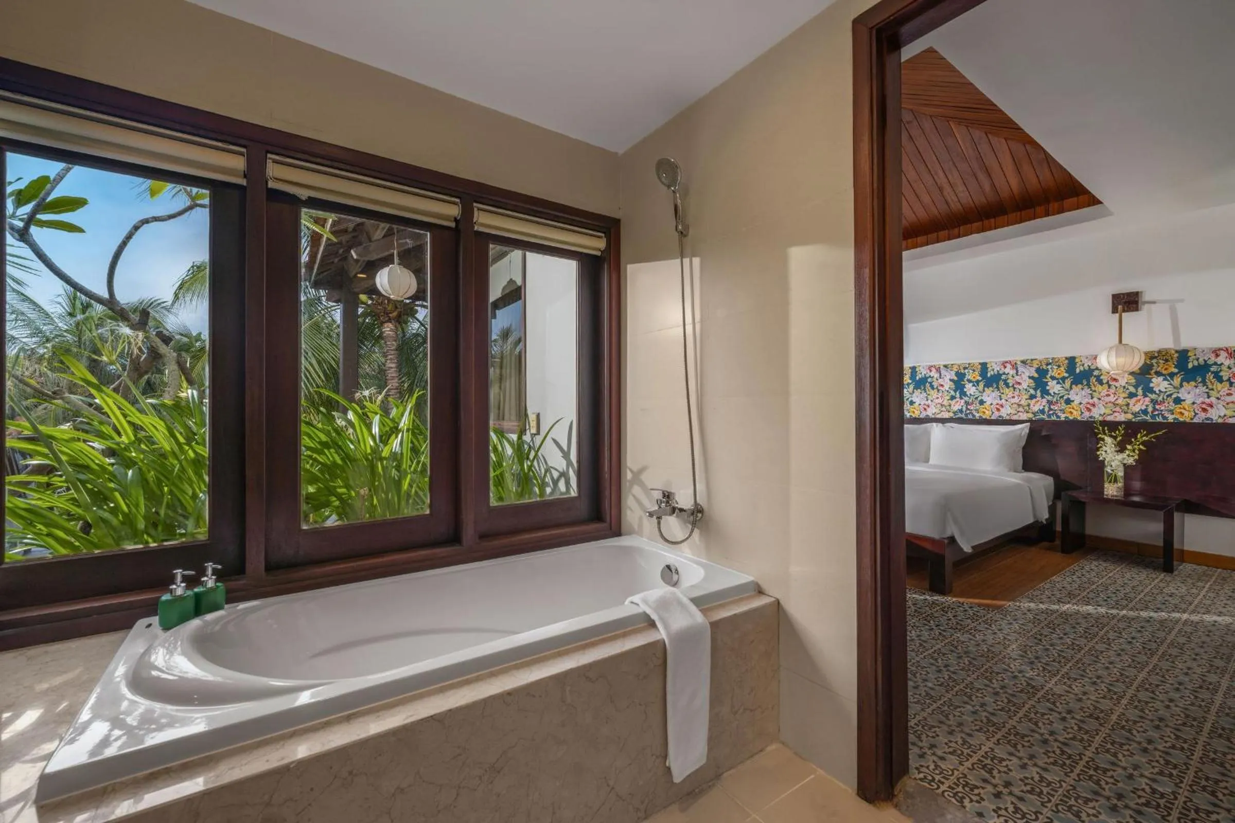 Bathroom, Bed in Emerald Hoi An Riverside Resort