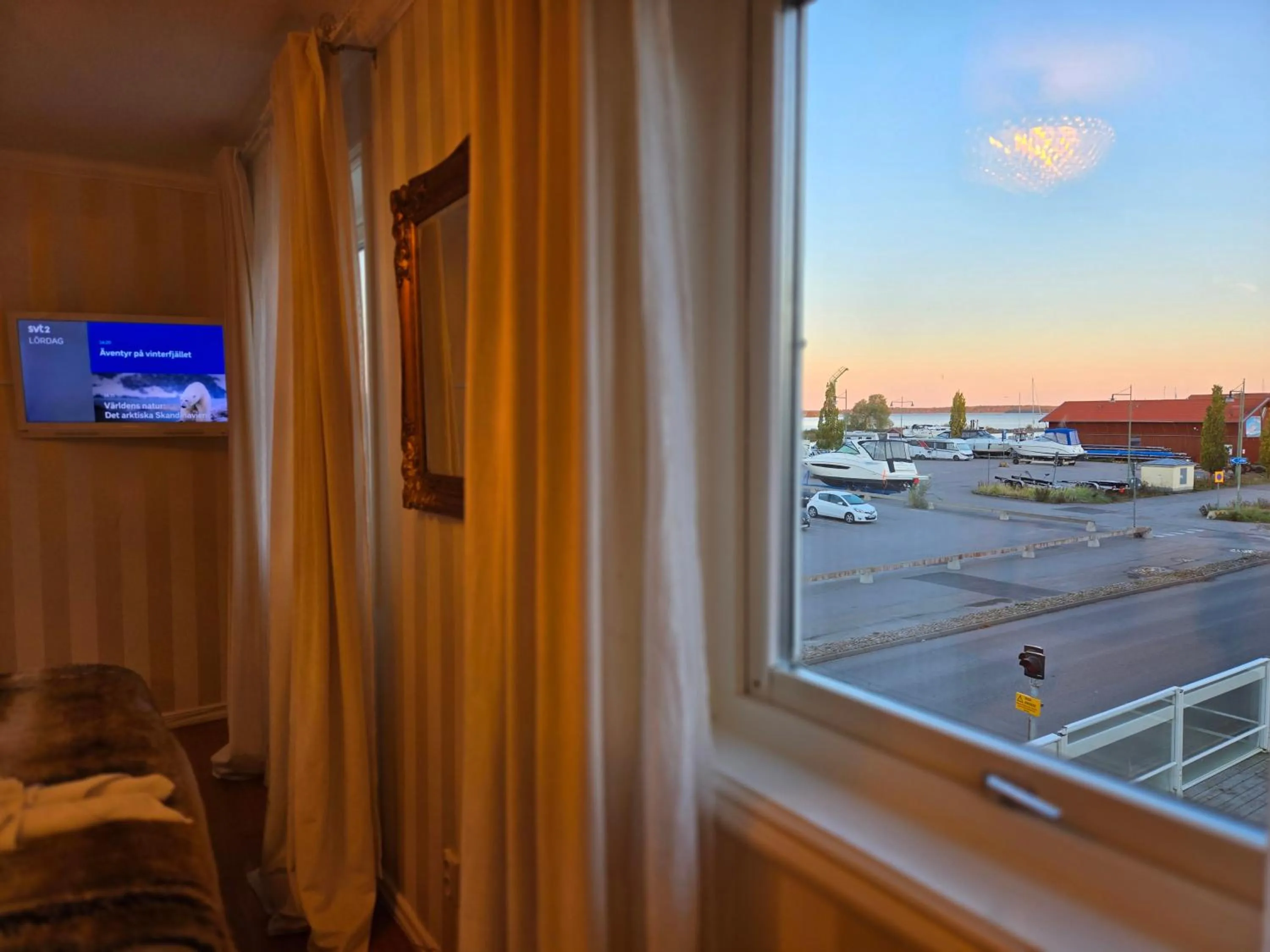 Guests in Vänerport Lakefront Hotell