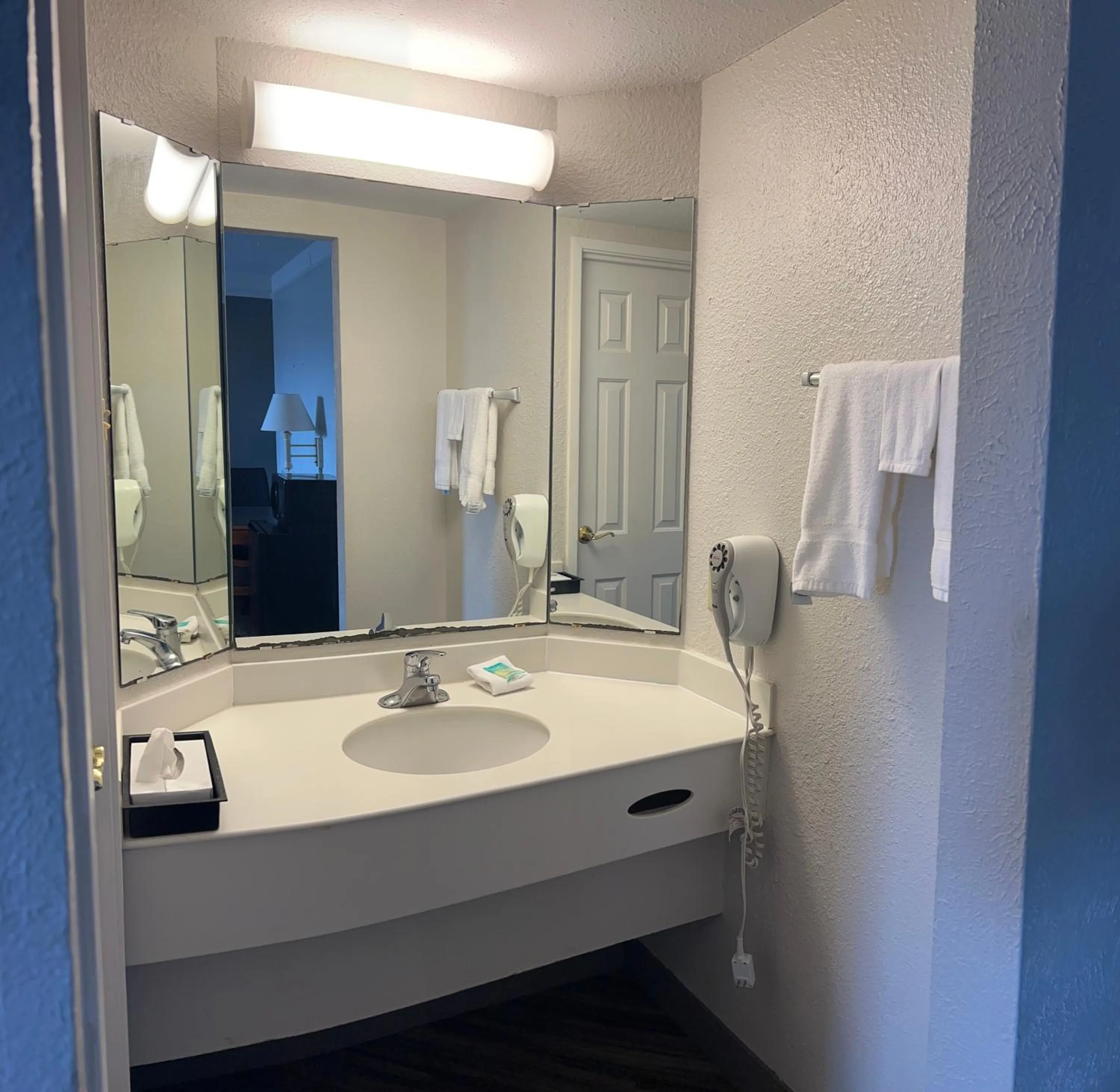 Bathroom in La Quinta Inn by Wyndham College Station
