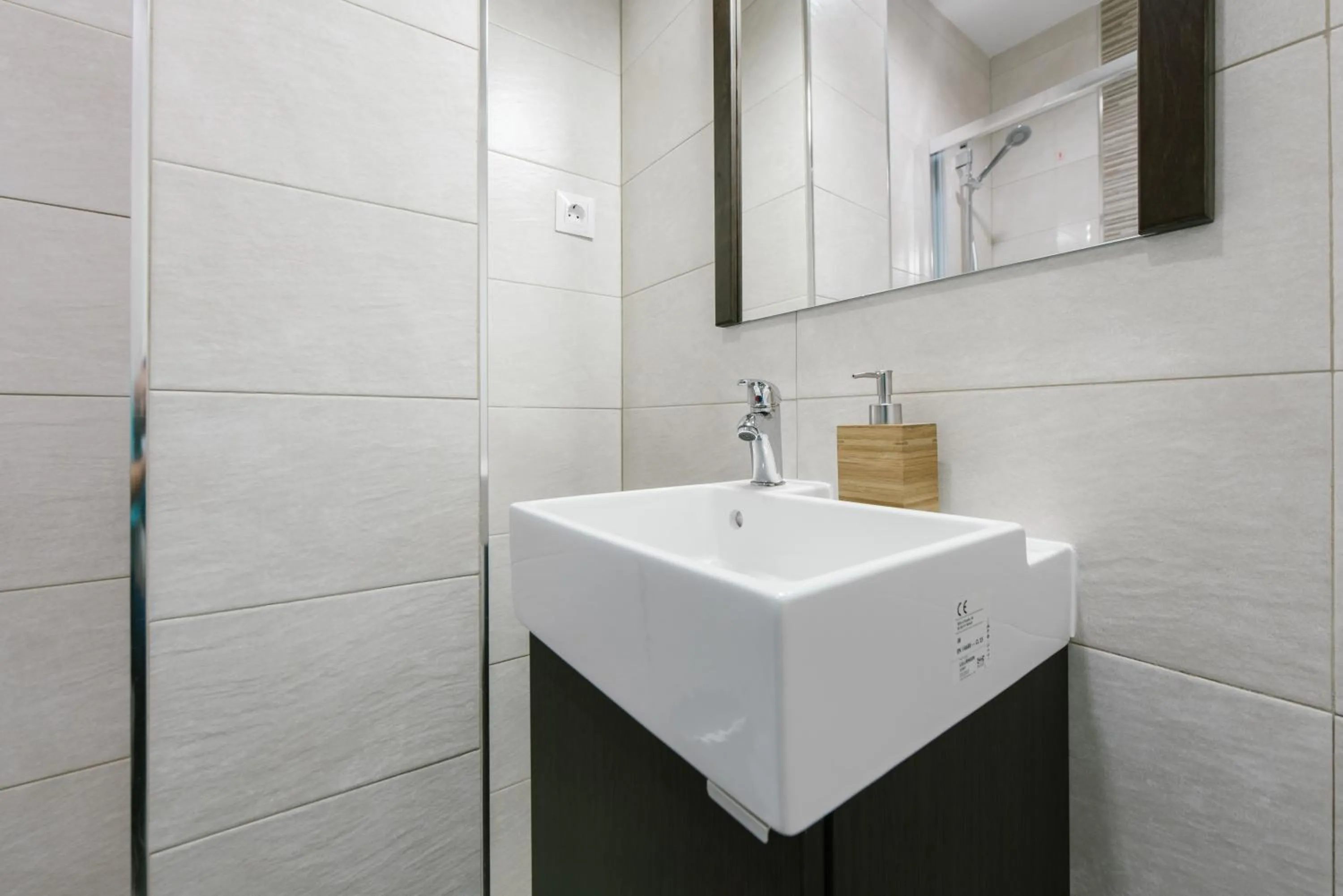 Alameda Amor Suite by Valcambre
