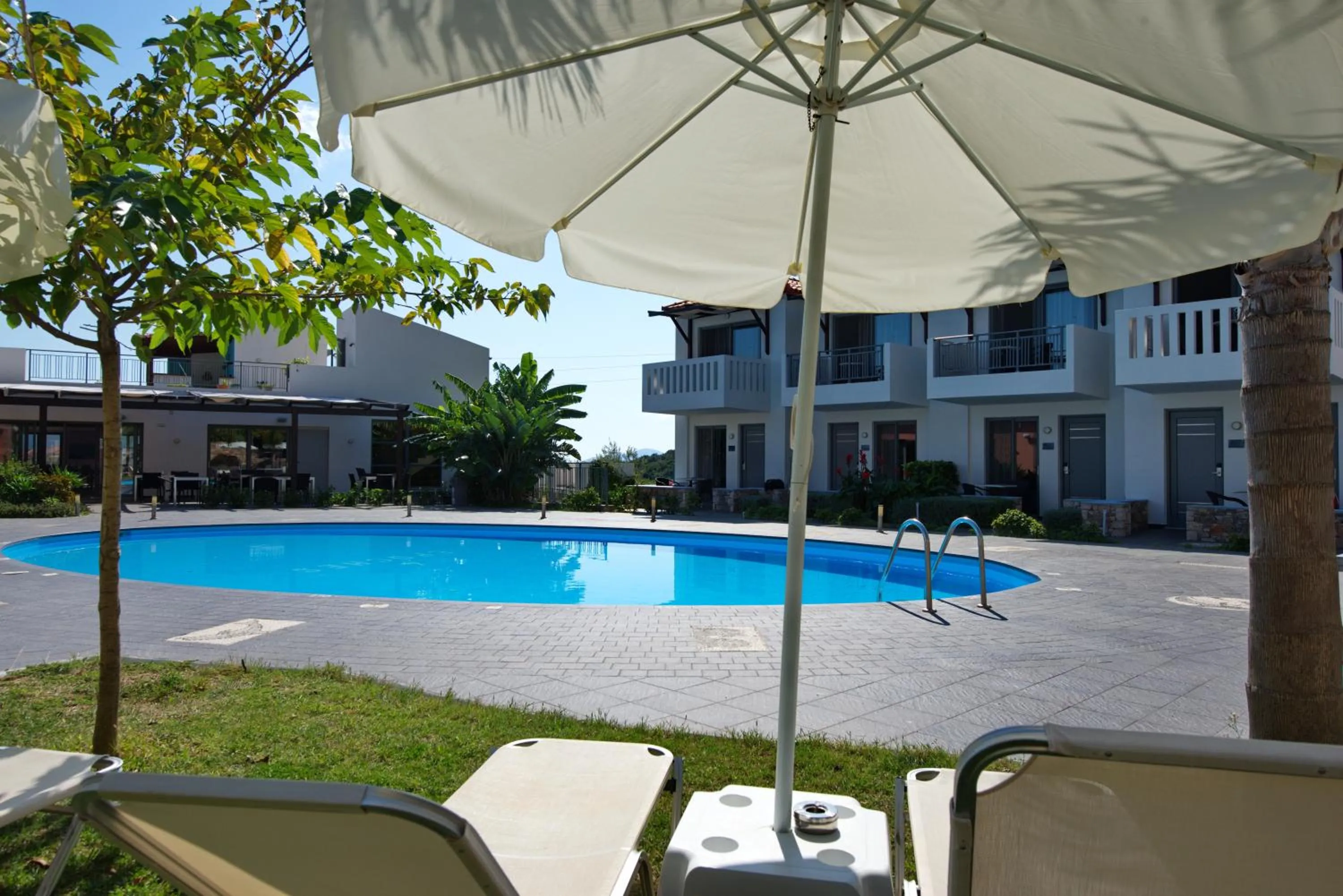 Swimming pool in 4epoches