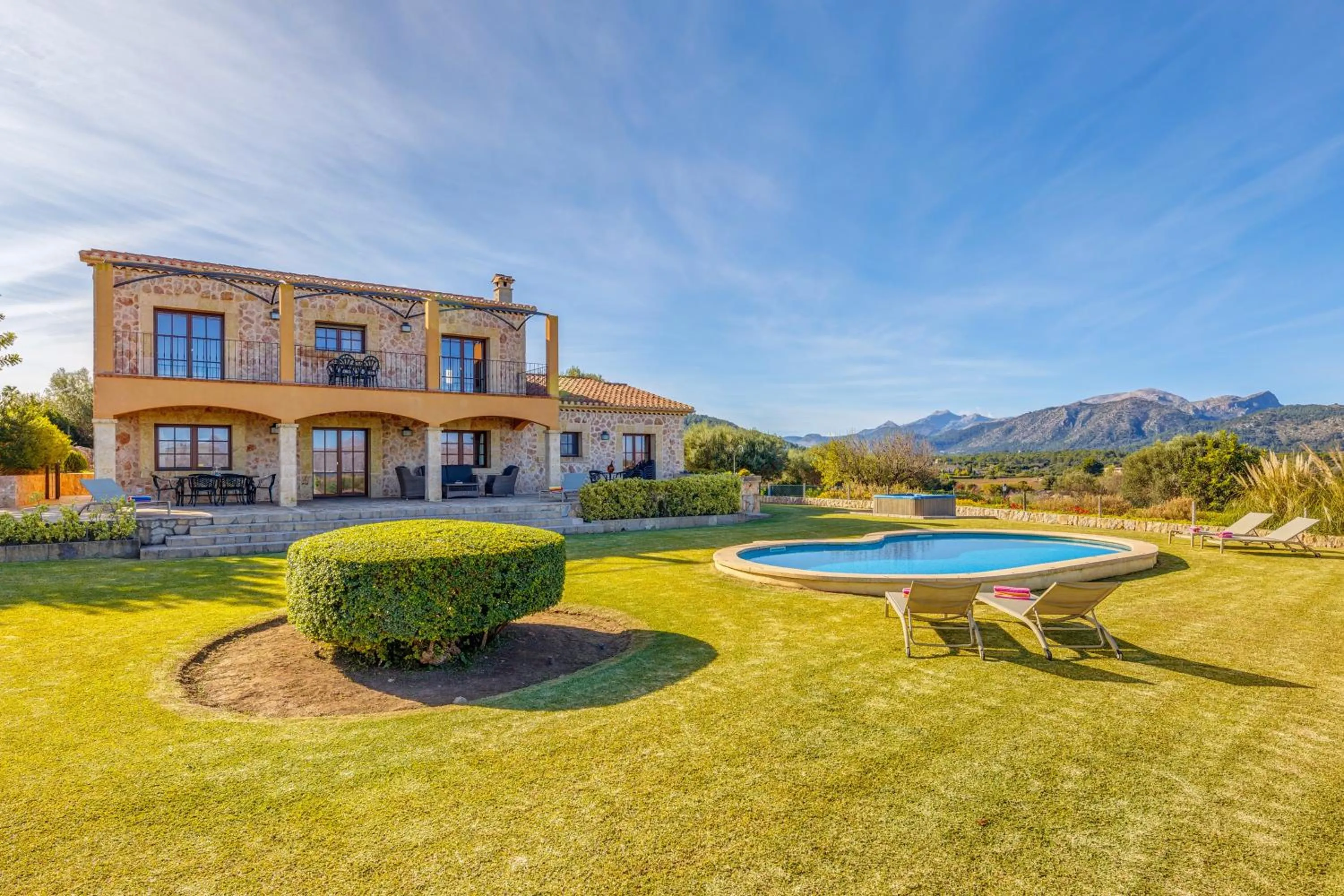 Property building in Es Coster de Na Llusia