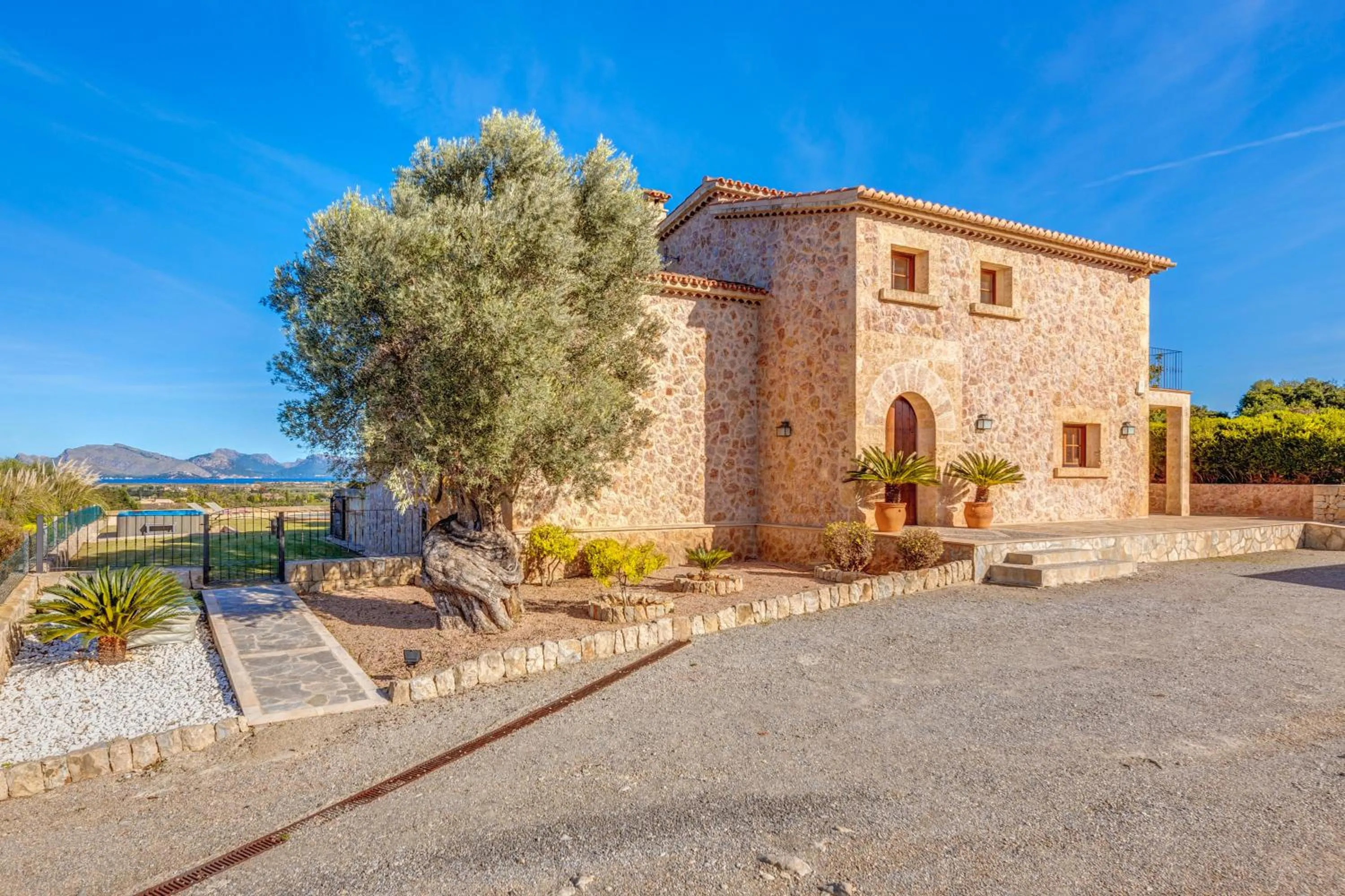 Property building in Es Coster de Na Llusia