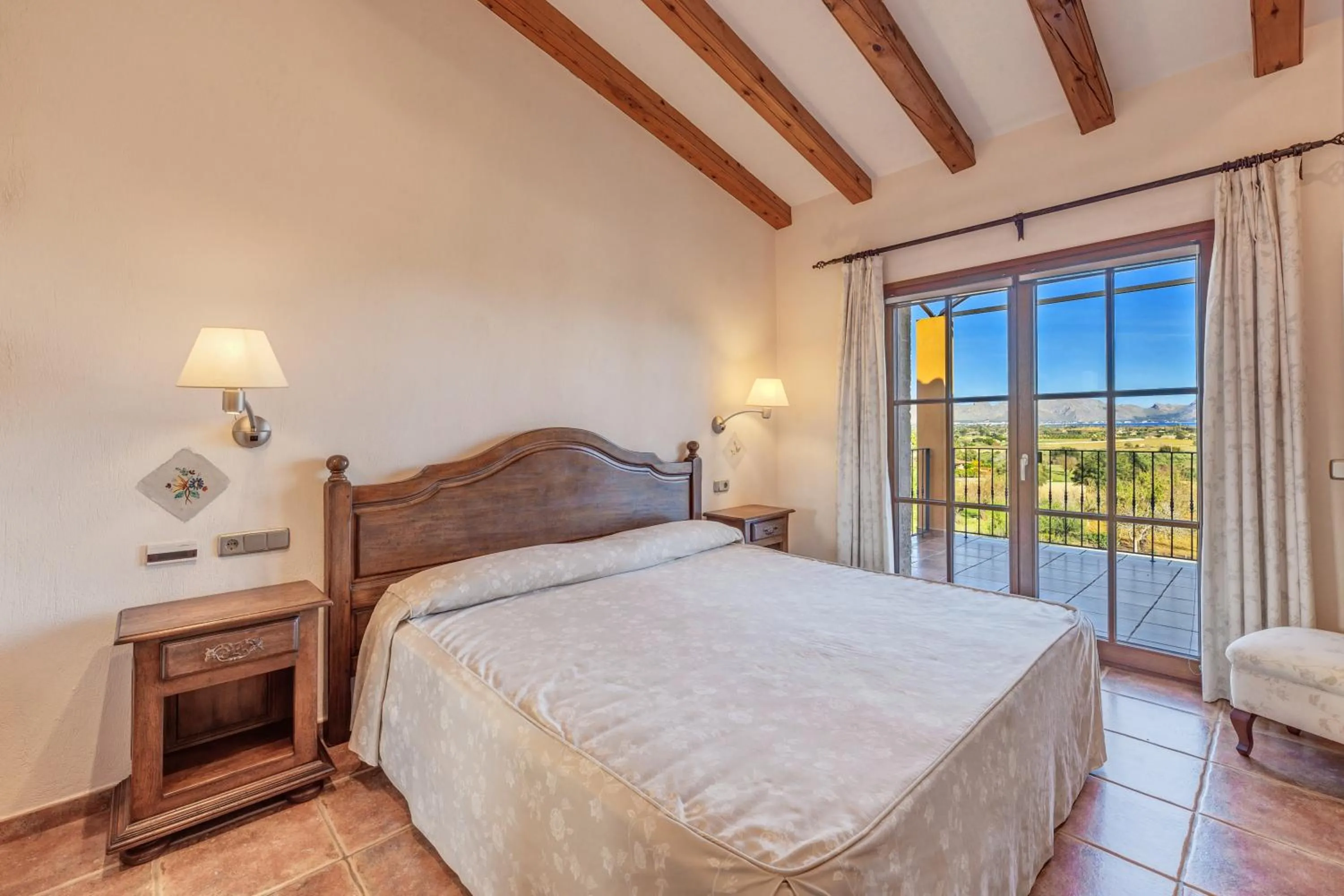 Living room, Bed in Es Coster de Na Llusia