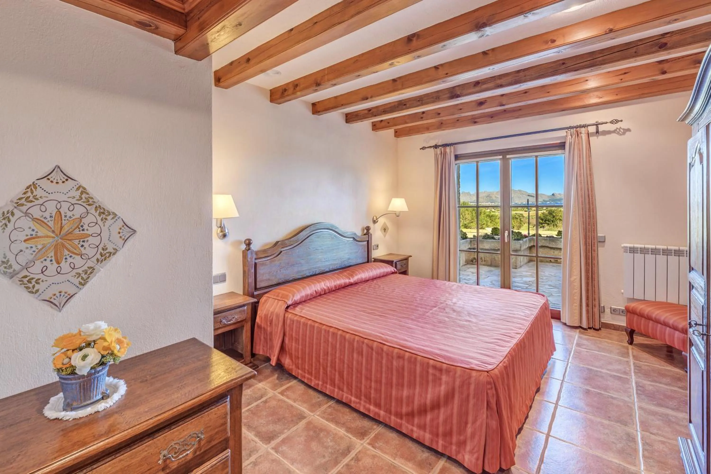 Living room, Bed in Es Coster de Na Llusia