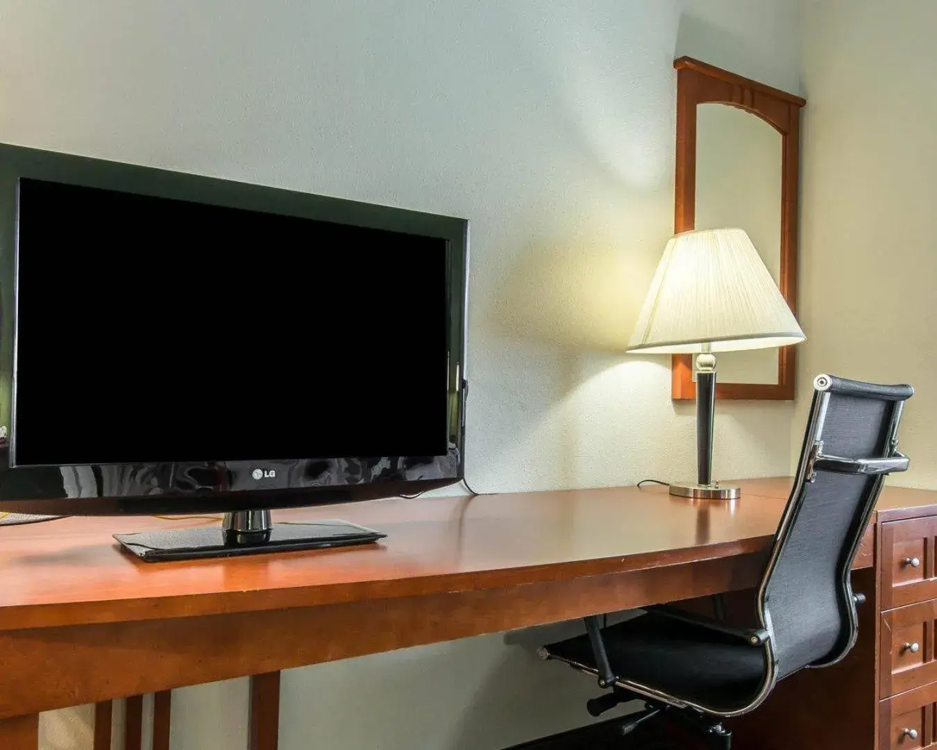 Bedroom in Sleep Inn & Suites Winchester near University Bedroom in Sleep Inn & Suites Winchester near University