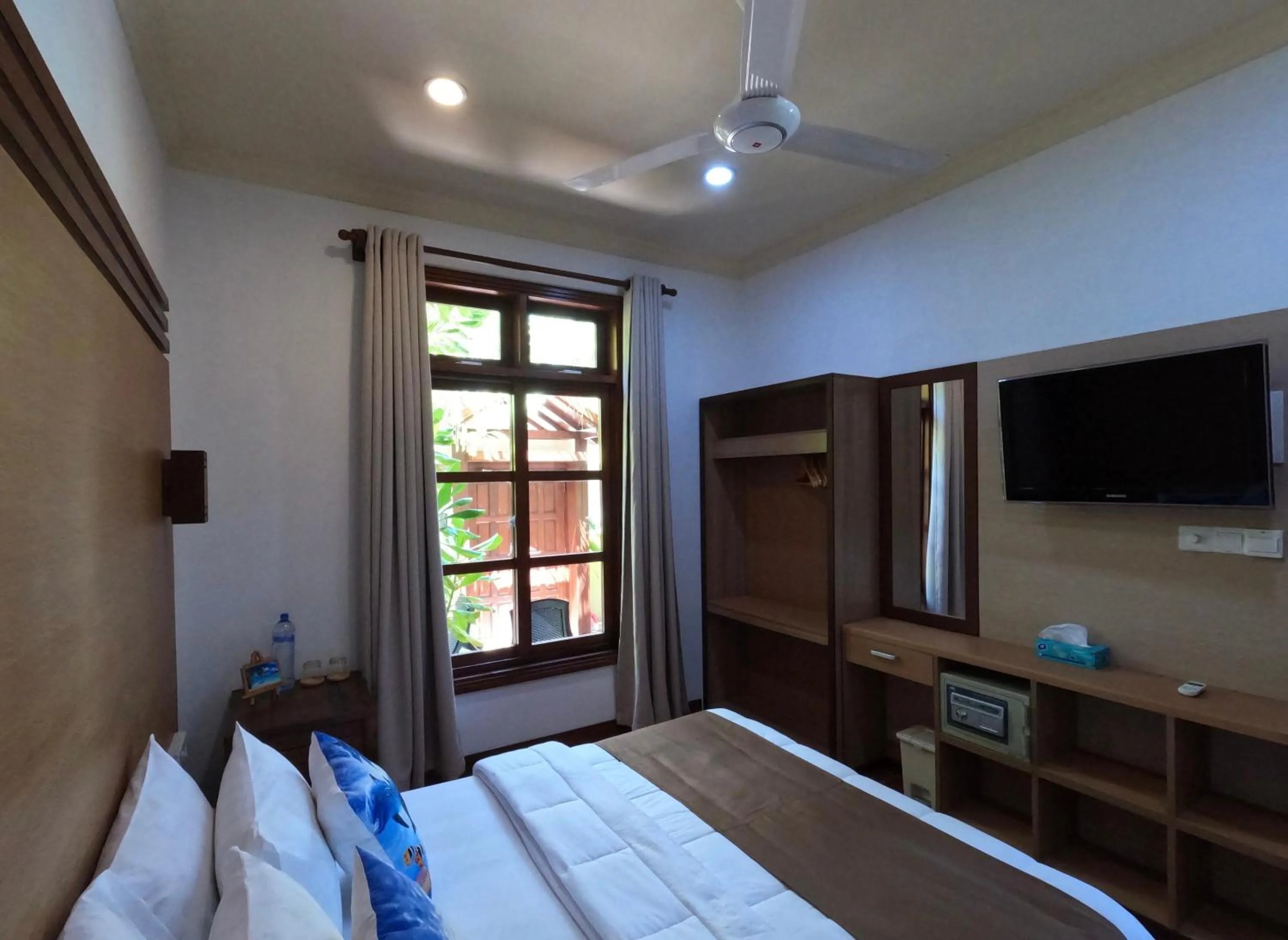 Guests, Bed in Beach Cottage