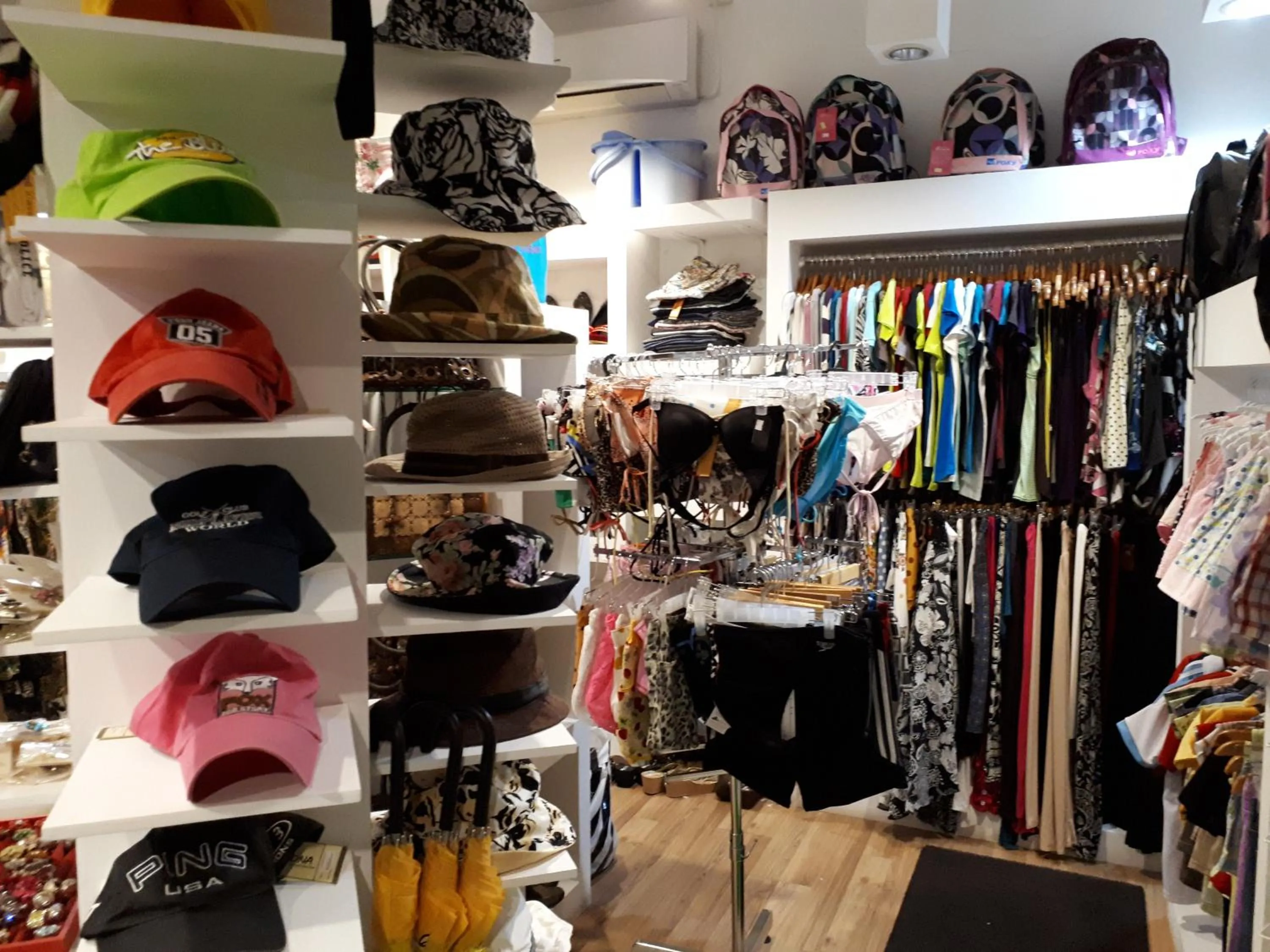 On-site shops in Beach Cottage