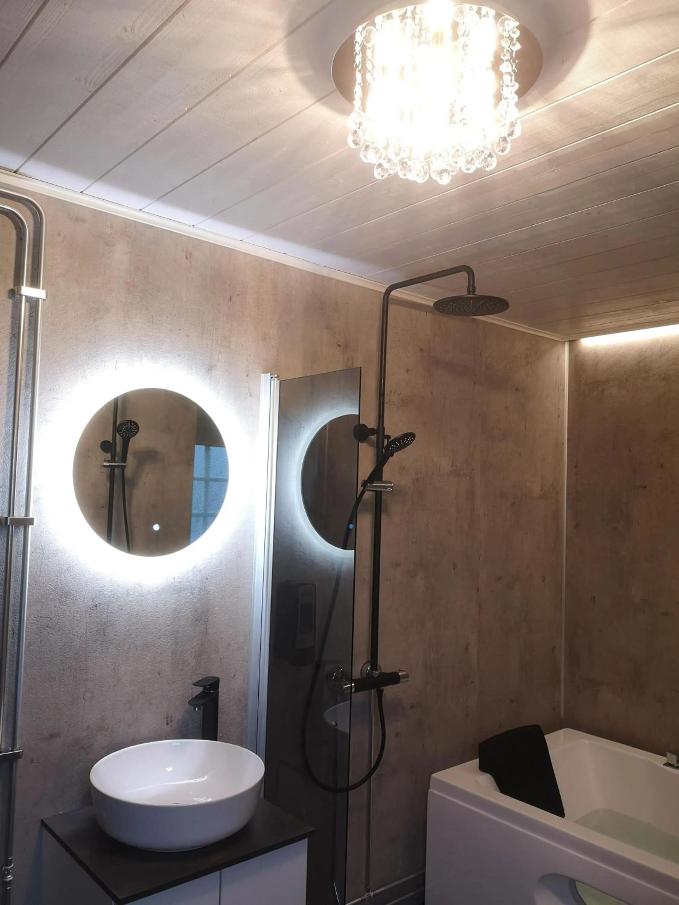 Shower in Villa Korkatti
