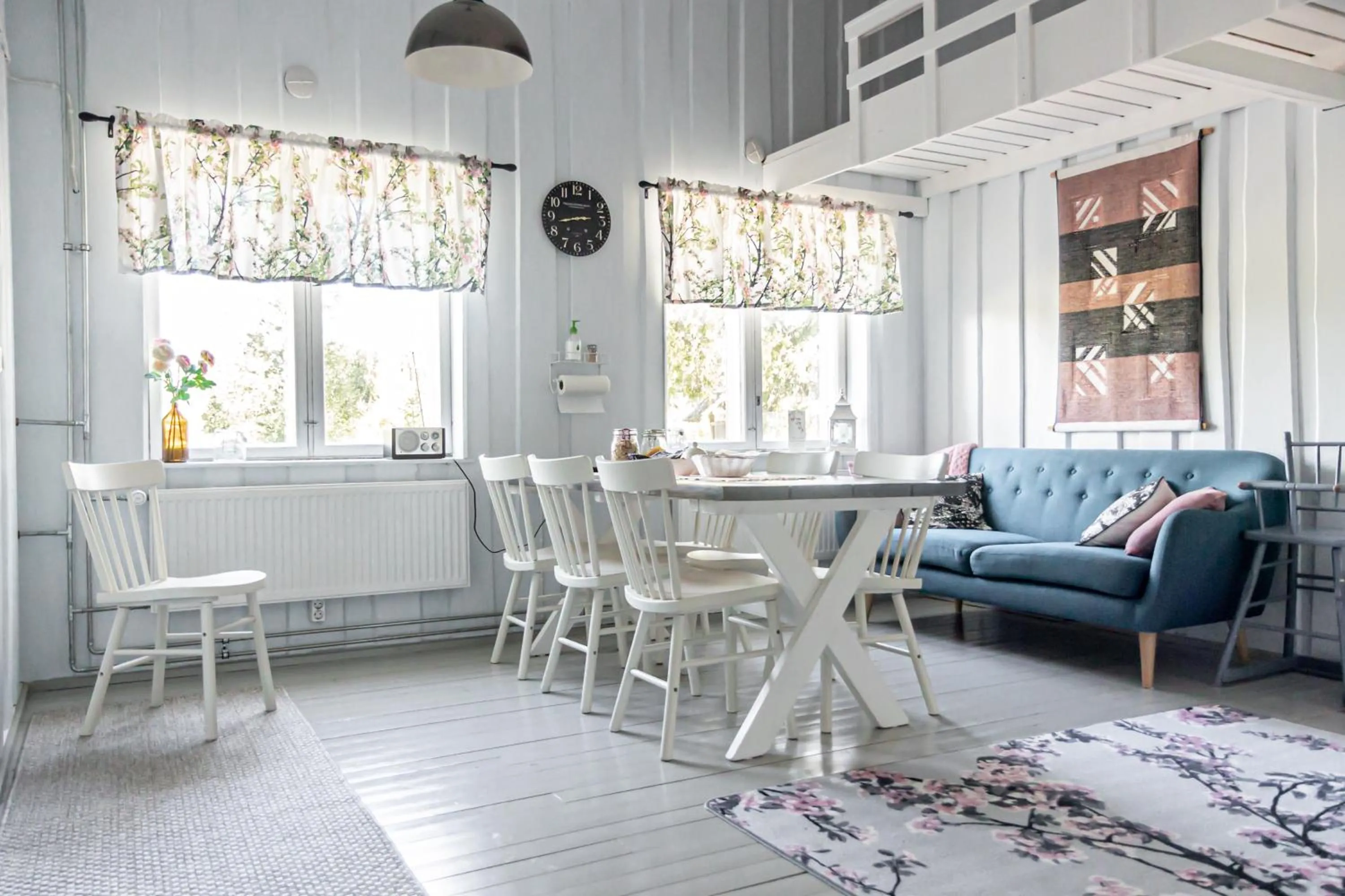 Kitchen or kitchenette in Villa Korkatti