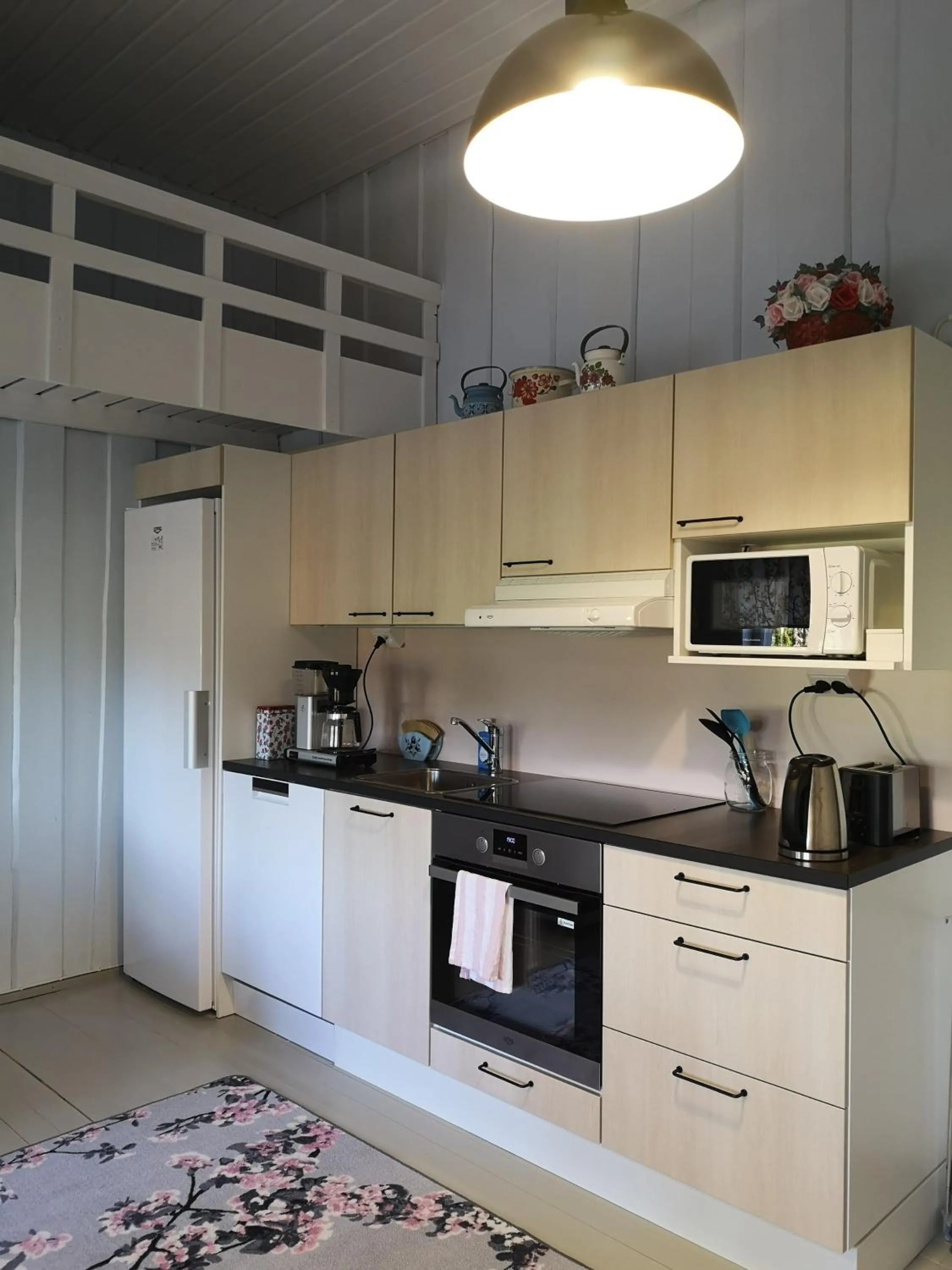 Kitchen or kitchenette in Villa Korkatti