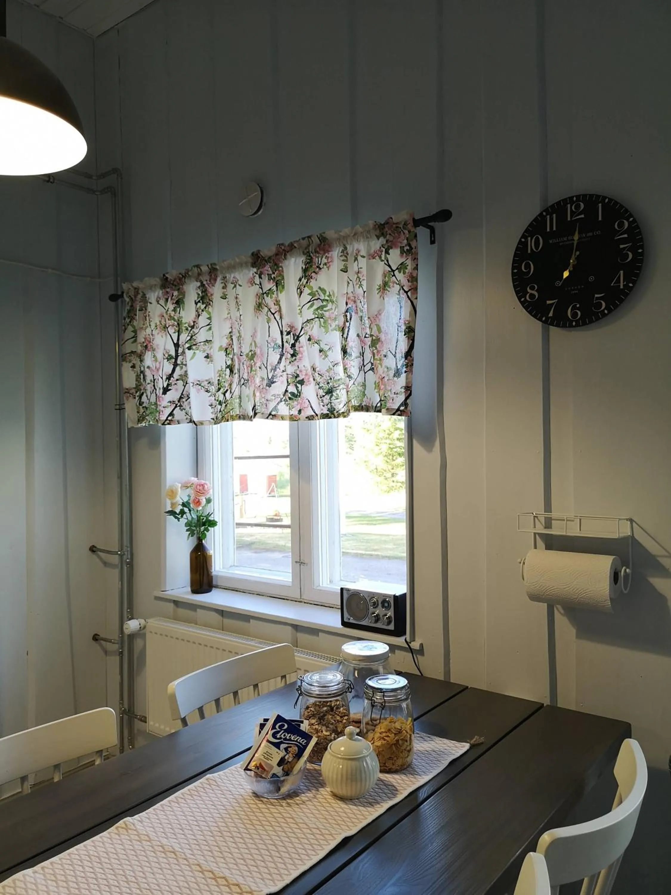 Kitchen or kitchenette in Villa Korkatti
