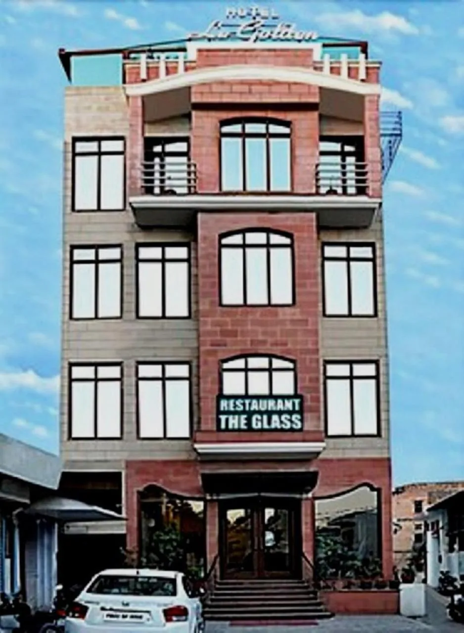 Property building in Hotel Le Golden