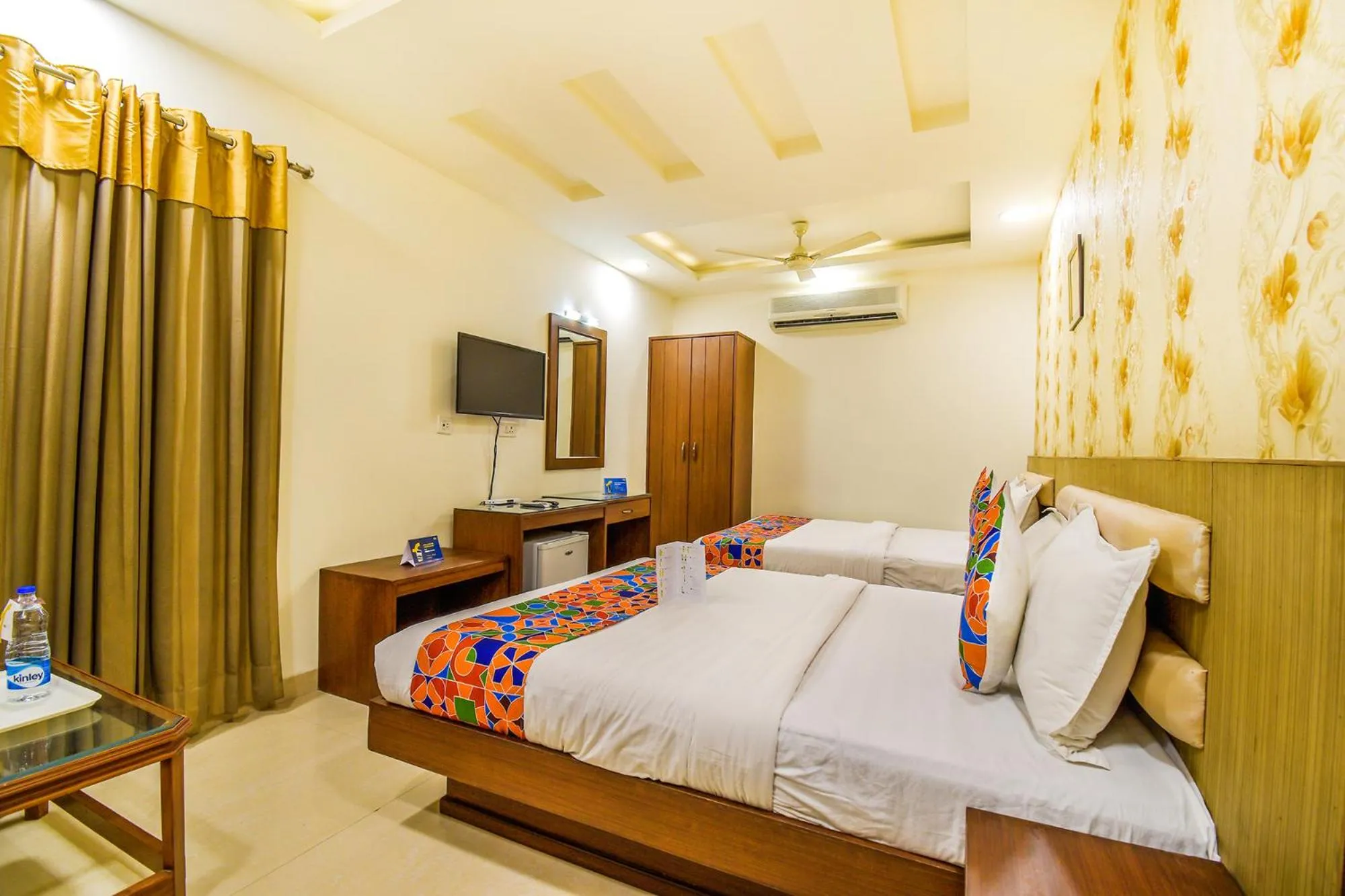 Bedroom, Bed in Hotel Le Golden