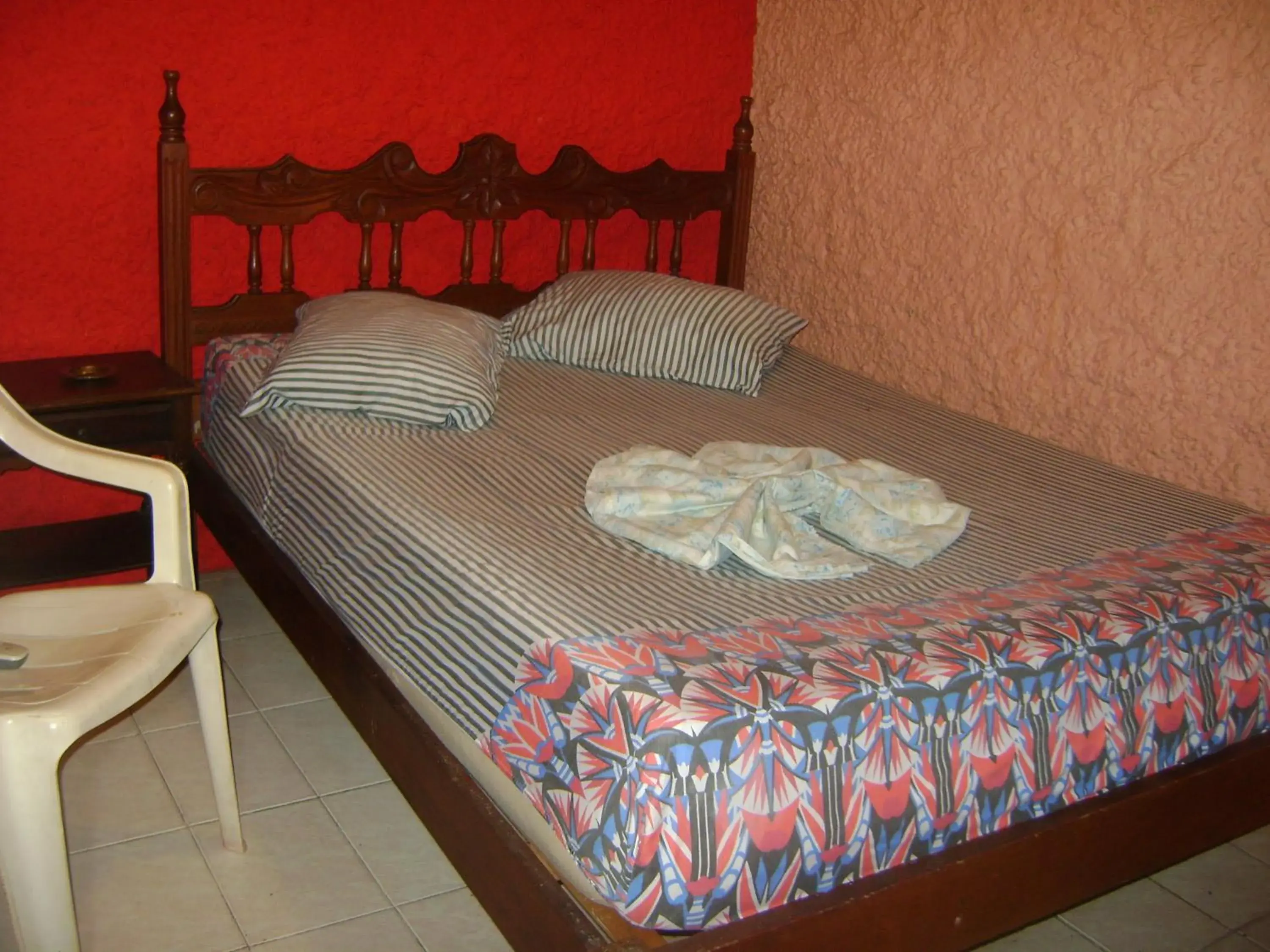 Double Room with Shared Bathroom in Hospedaria Nossa Senhora da Glória Double Room with Shared Bathroom in Hospedaria Nossa Senhora da Glória