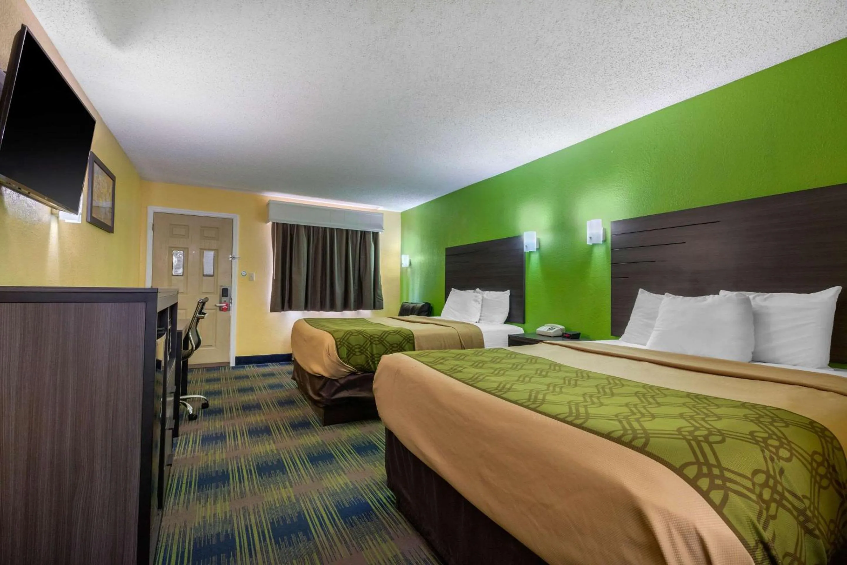 Photo of the whole room, Bed in Econo Lodge Nashville near Percy Priest Lake