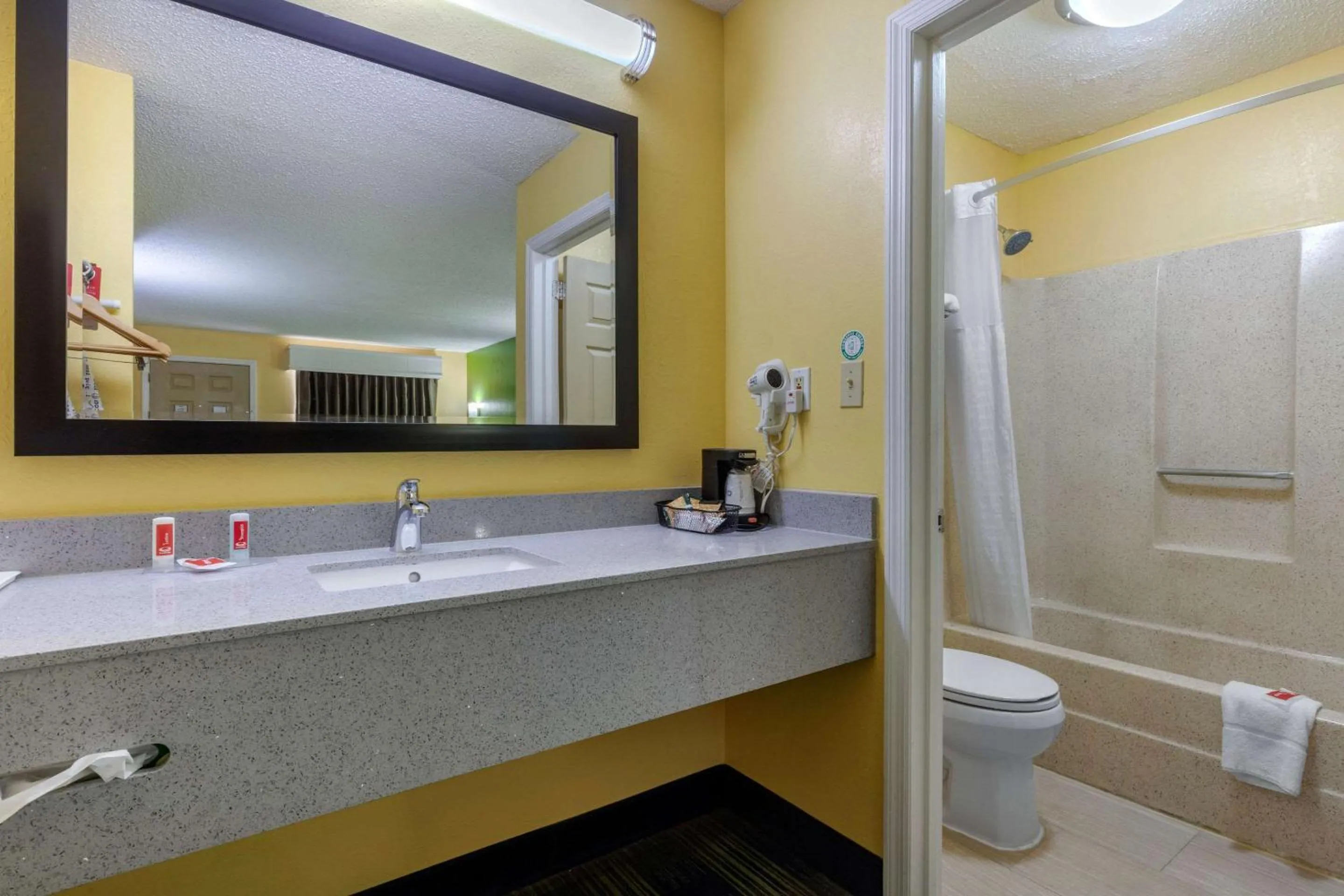 Bathroom in Econo Lodge Nashville near Percy Priest Lake