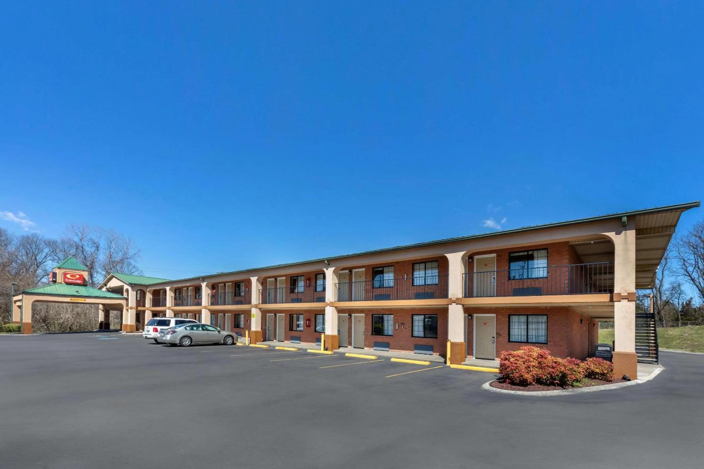 Property building in Econo Lodge Nashville near Percy Priest Lake