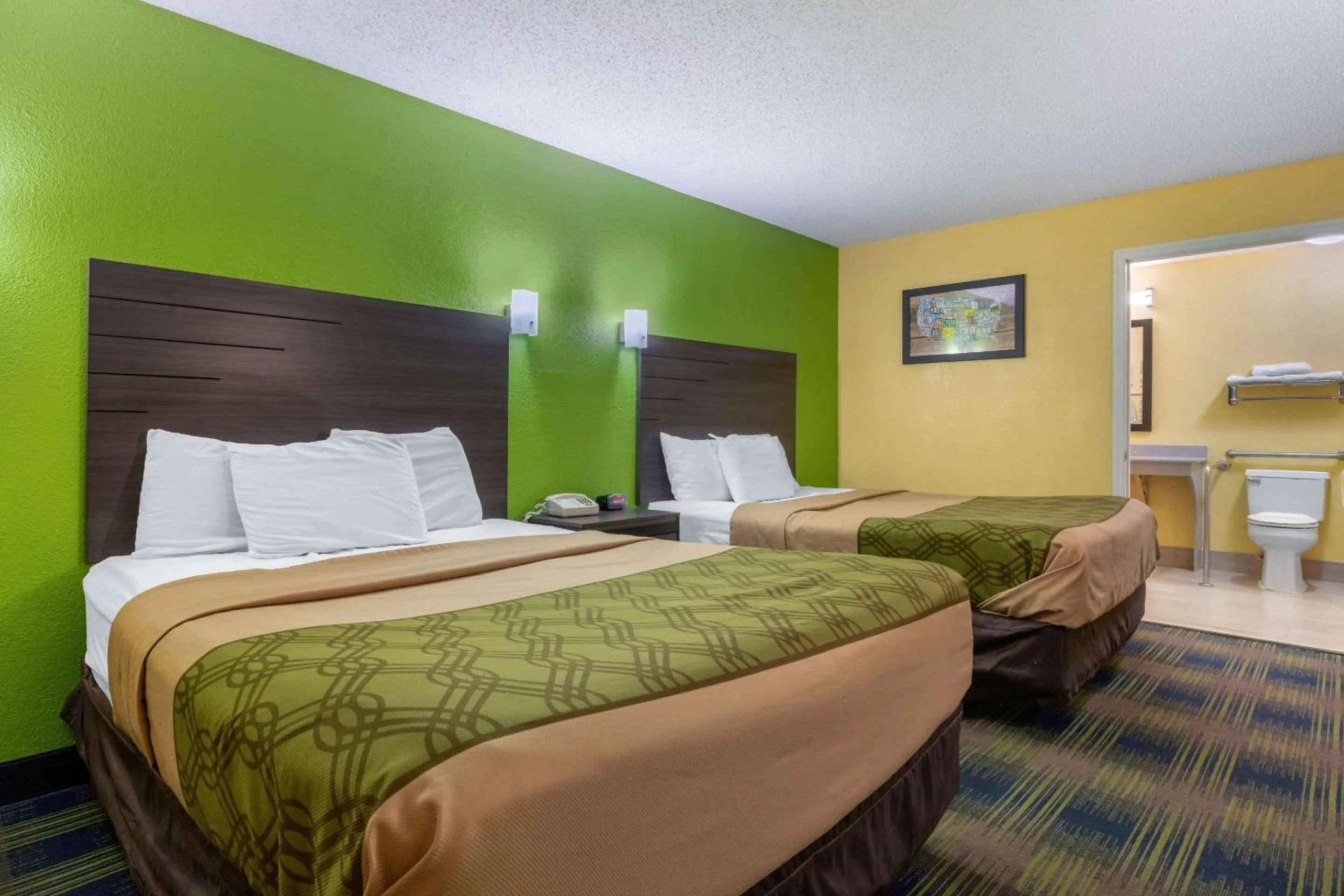 Photo of the whole room, Bed in Econo Lodge Nashville near Percy Priest Lake