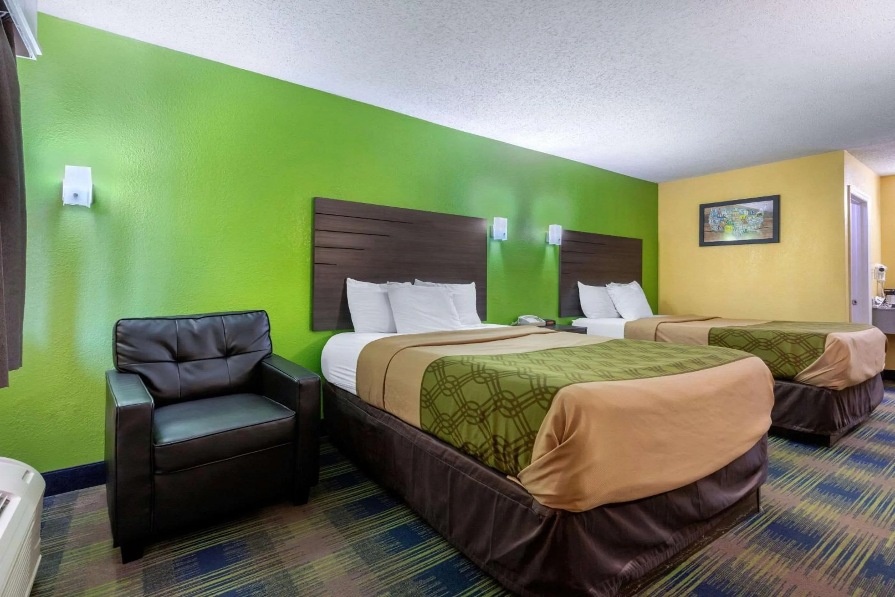 Photo of the whole room, Bed in Econo Lodge Nashville near Percy Priest Lake