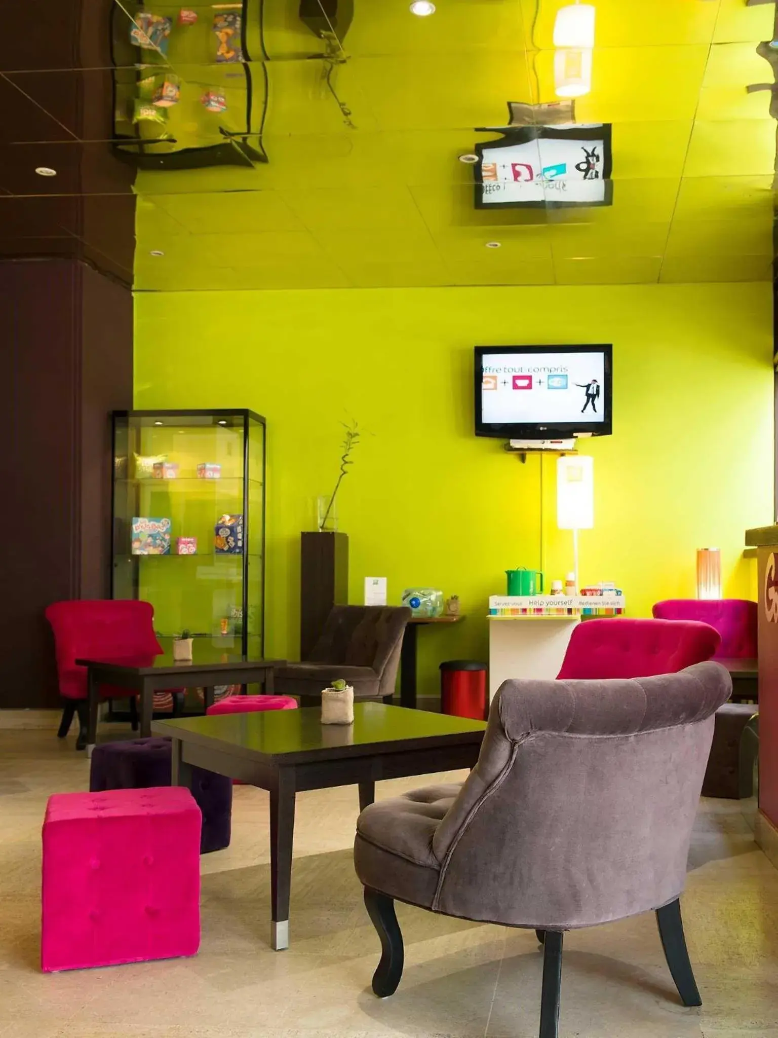 Lounge or bar in ibis Styles Nantes Centre Place Royale Lounge or bar in ibis Styles Nantes Centre Place Royale