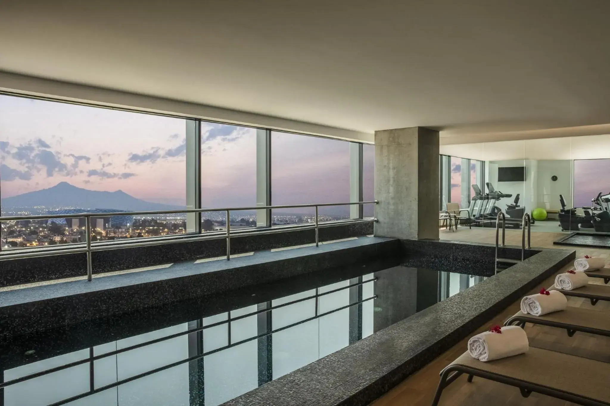 Swimming pool in Fiesta Inn Parque Puebla Swimming pool in Fiesta Inn Parque Puebla