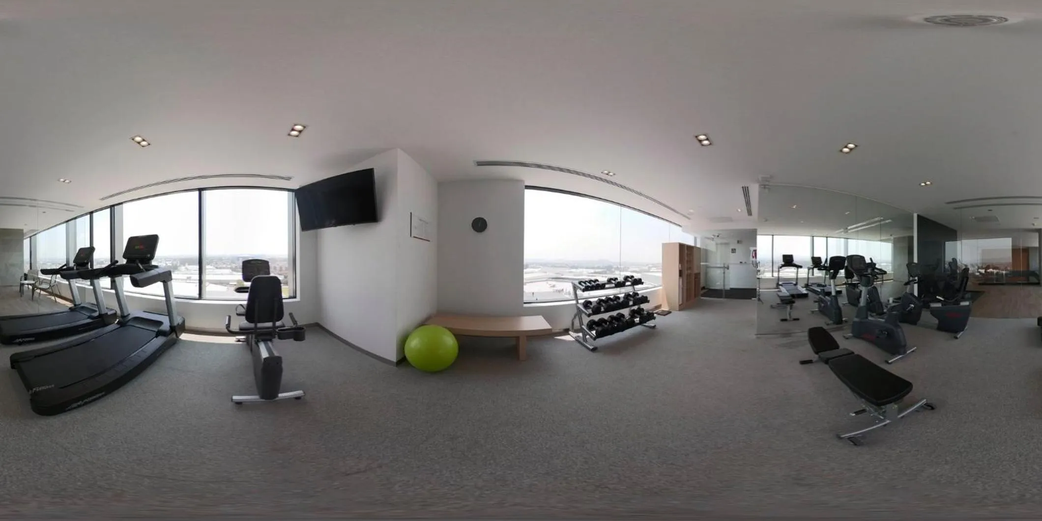 Fitness centre/facilities in Fiesta Inn Parque Puebla