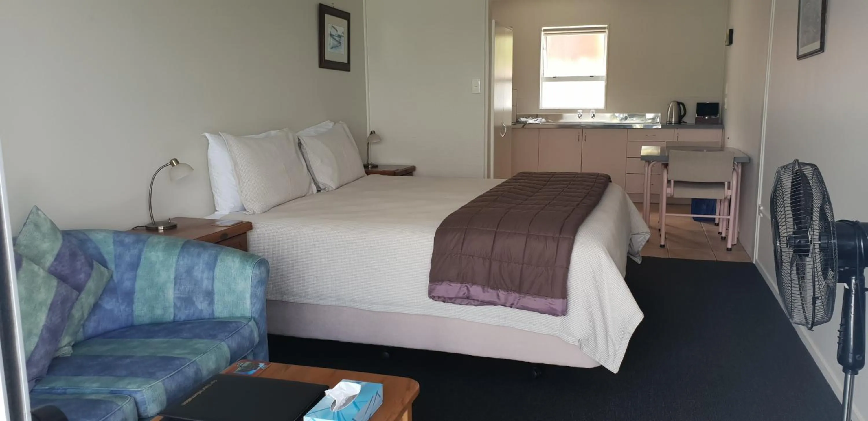 Photo of the whole room, Bed in Whangaroa Lodge Motel