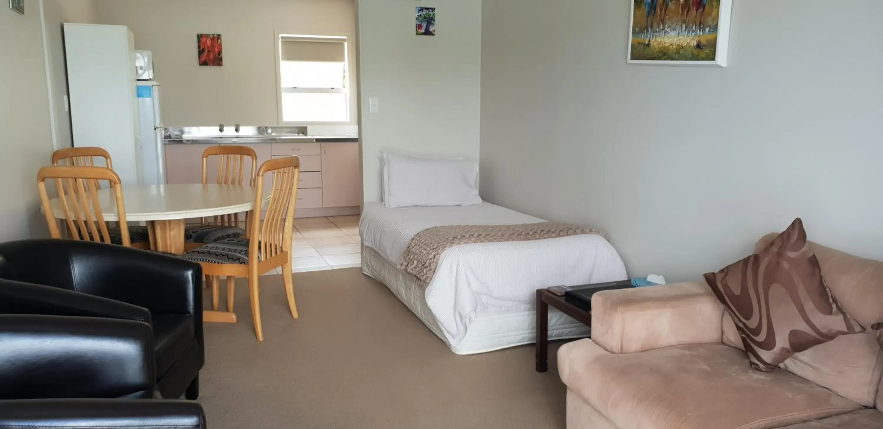 Deluxe Double Room with Balcony and Sea View - single occupancy in Whangaroa Lodge Motel Deluxe Double Room with Balcony and Sea View - single occupancy in Whangaroa Lodge Motel