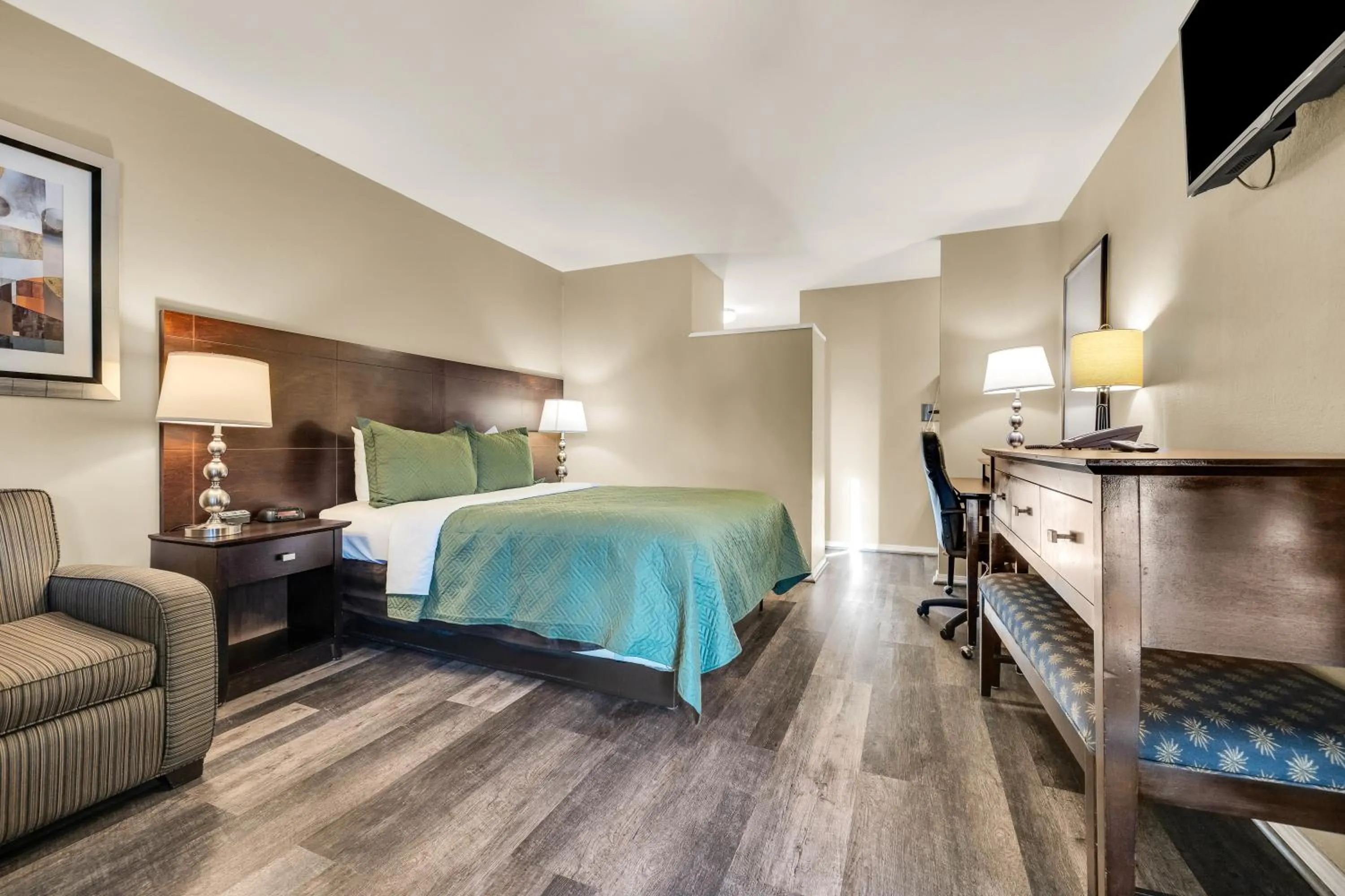 Bed in Scottish Fairway Inn