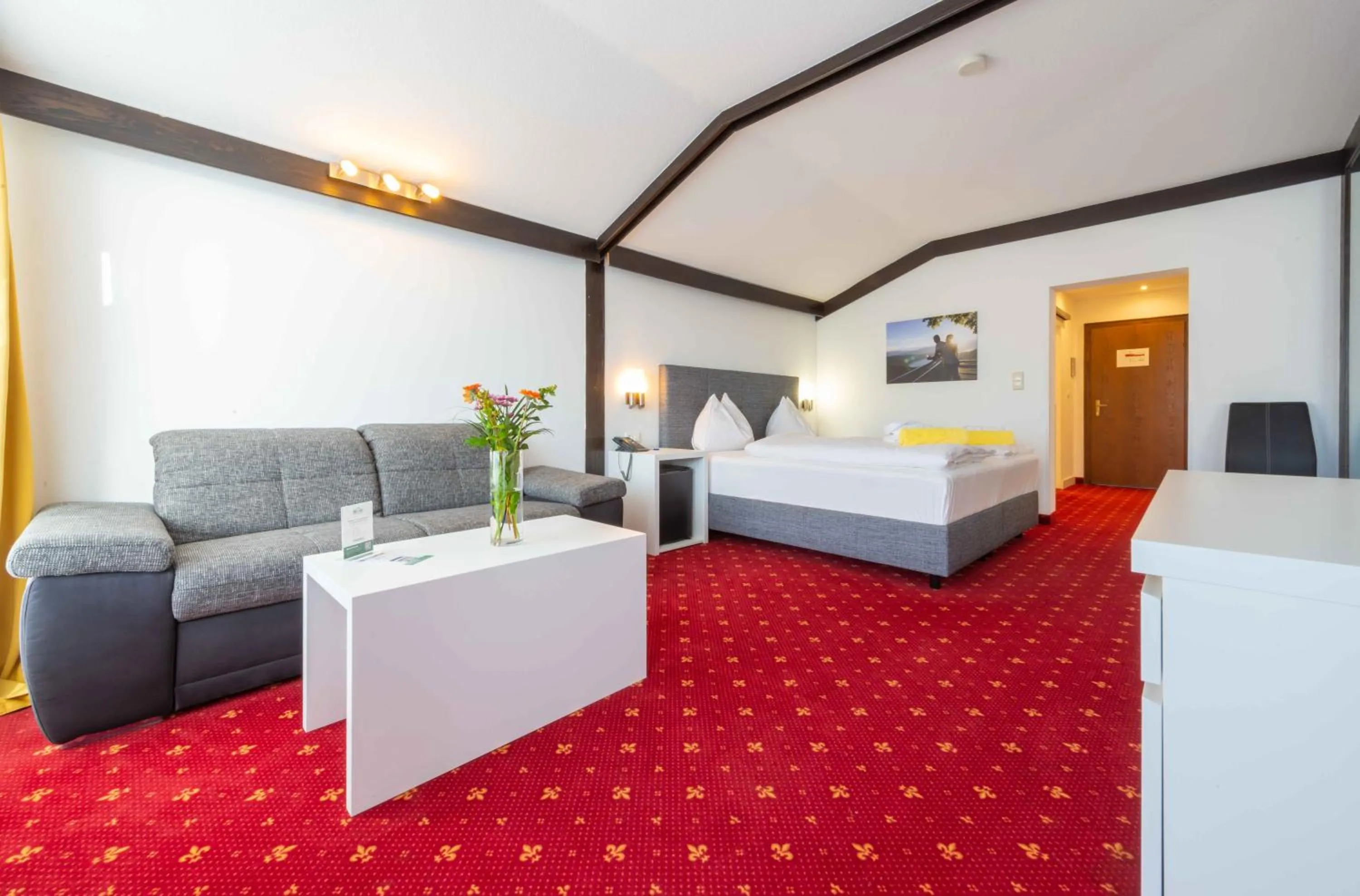 Photo of the whole room, Bed in Hotel Bellevue