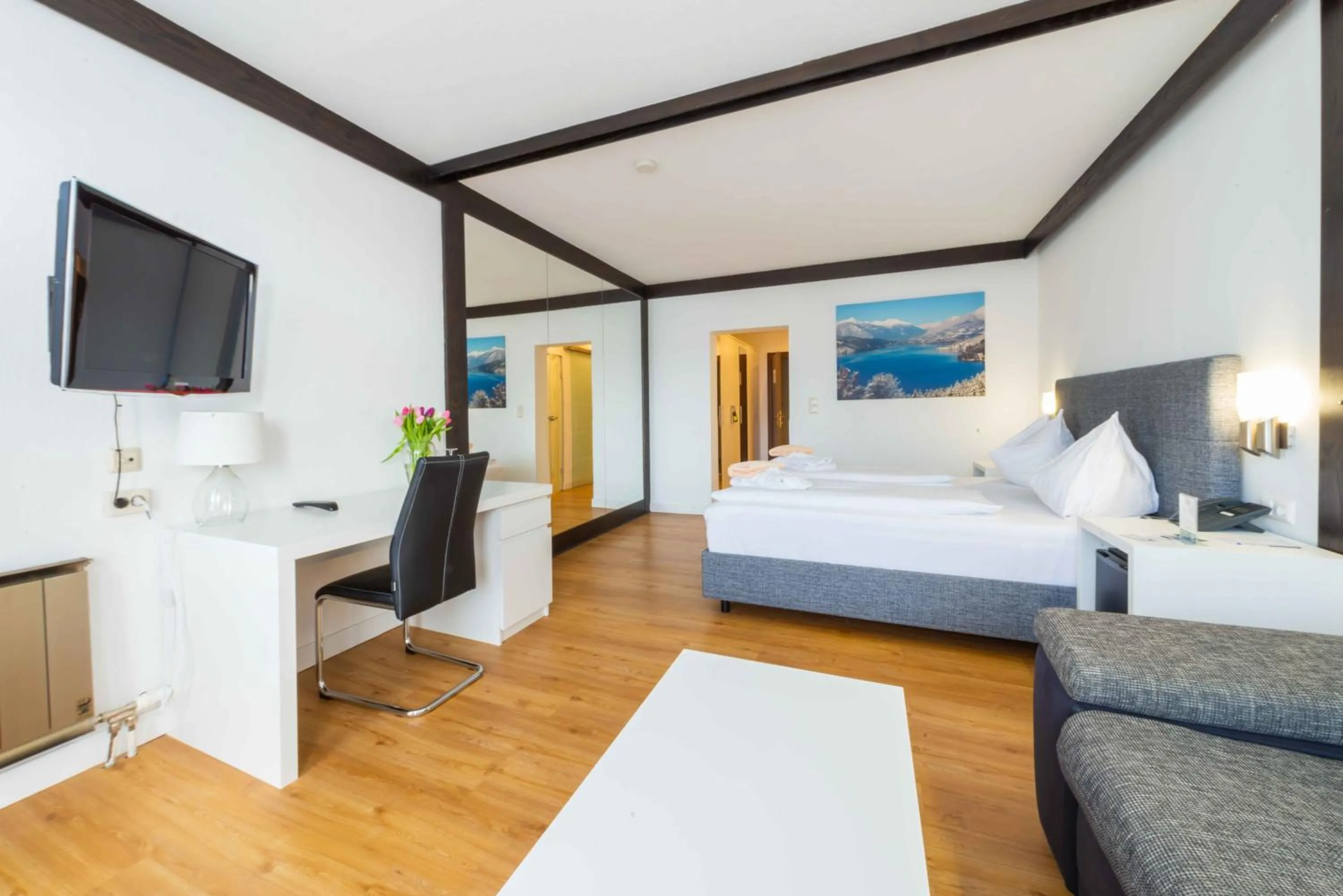 Photo of the whole room, Bed in Hotel Bellevue