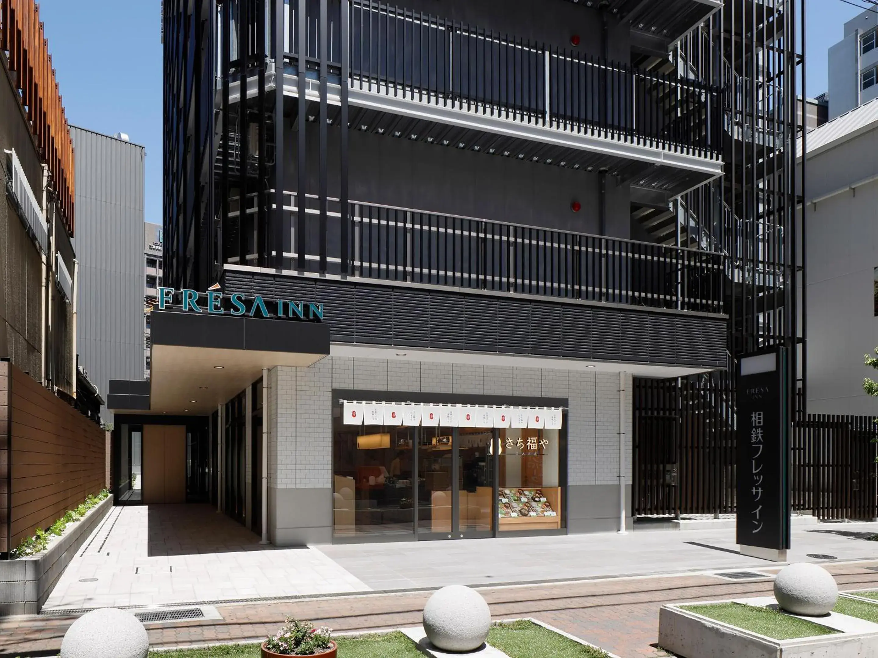 Facade/entrance in Sotetsu Fresa Inn Kobe Sannomiya Facade/entrance in Sotetsu Fresa Inn Kobe Sannomiya