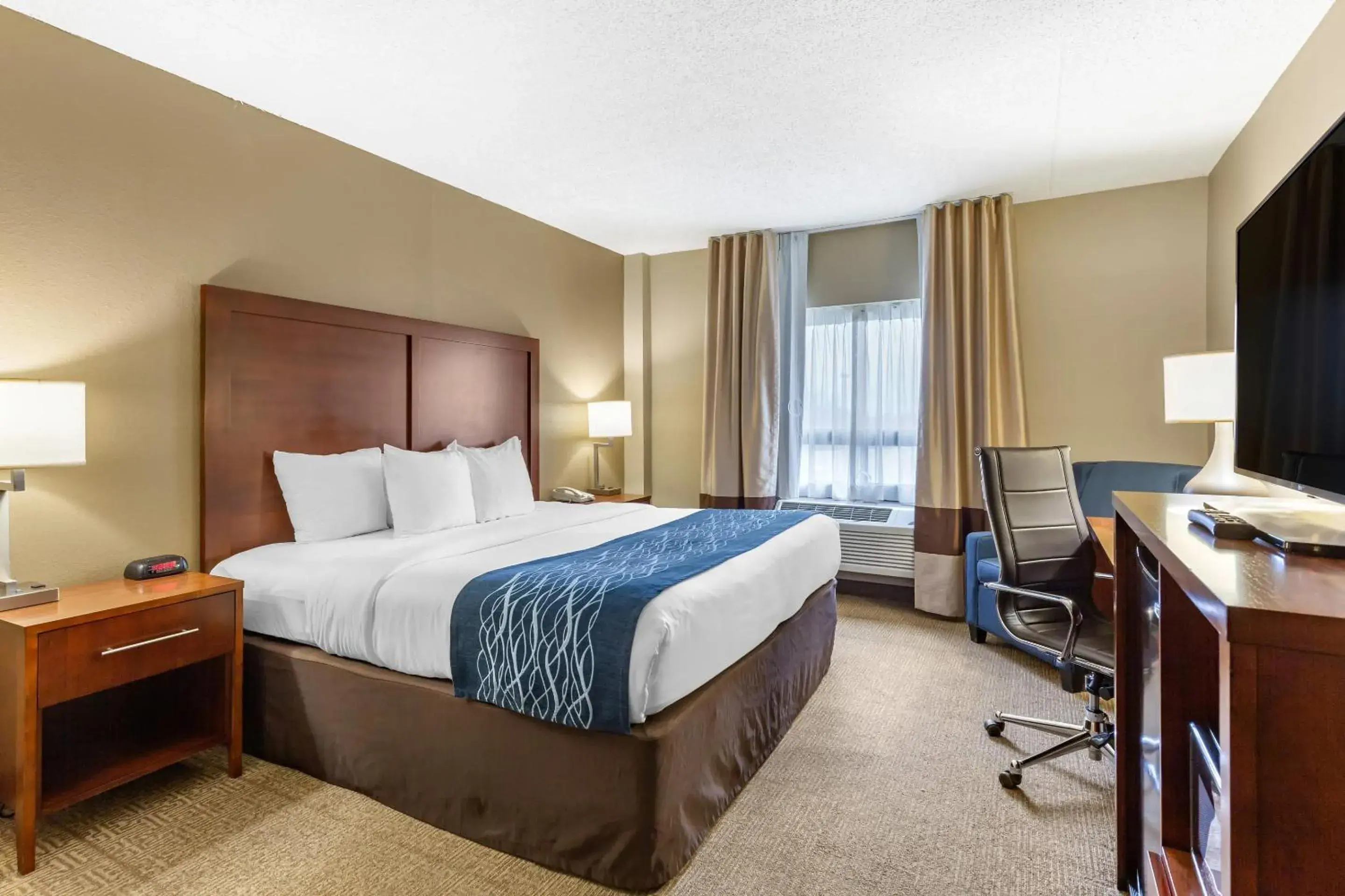 King Room - Disability Access - Non-Smoking in Comfort Inn Aikens Center King Room - Disability Access - Non-Smoking in Comfort Inn Aikens Center