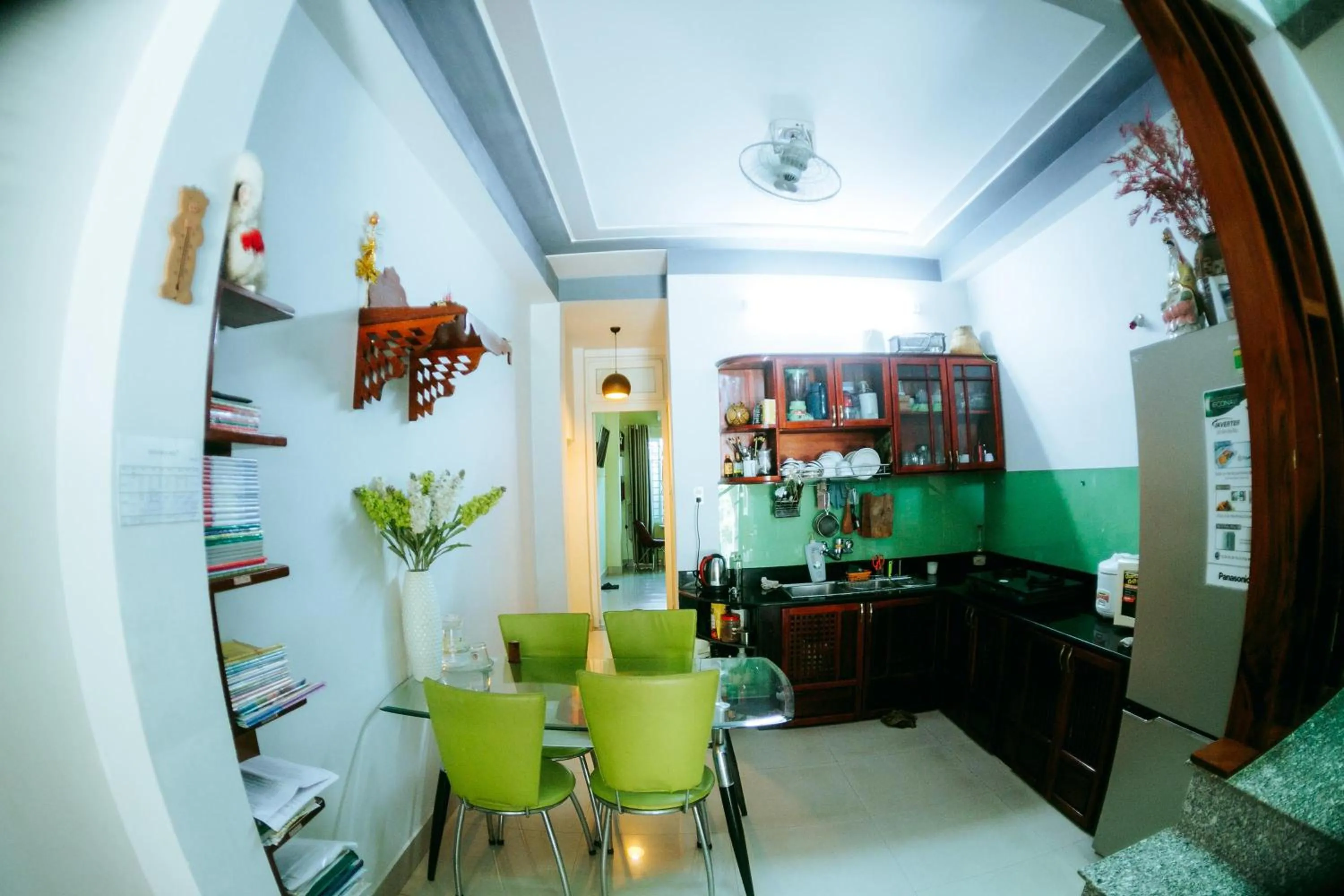 Kitchen or kitchenette in Kota's House Homestay