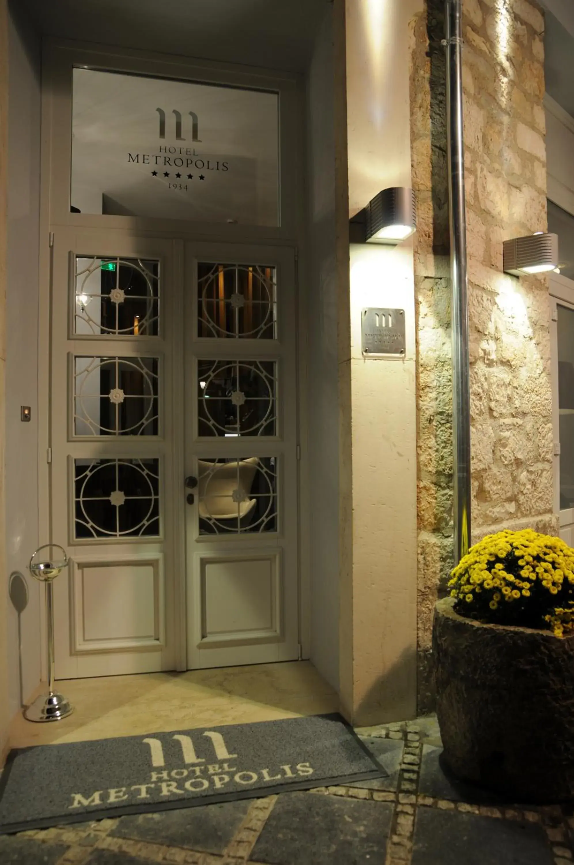 Facade/entrance in Hotel Metropolis Facade/entrance in Hotel Metropolis