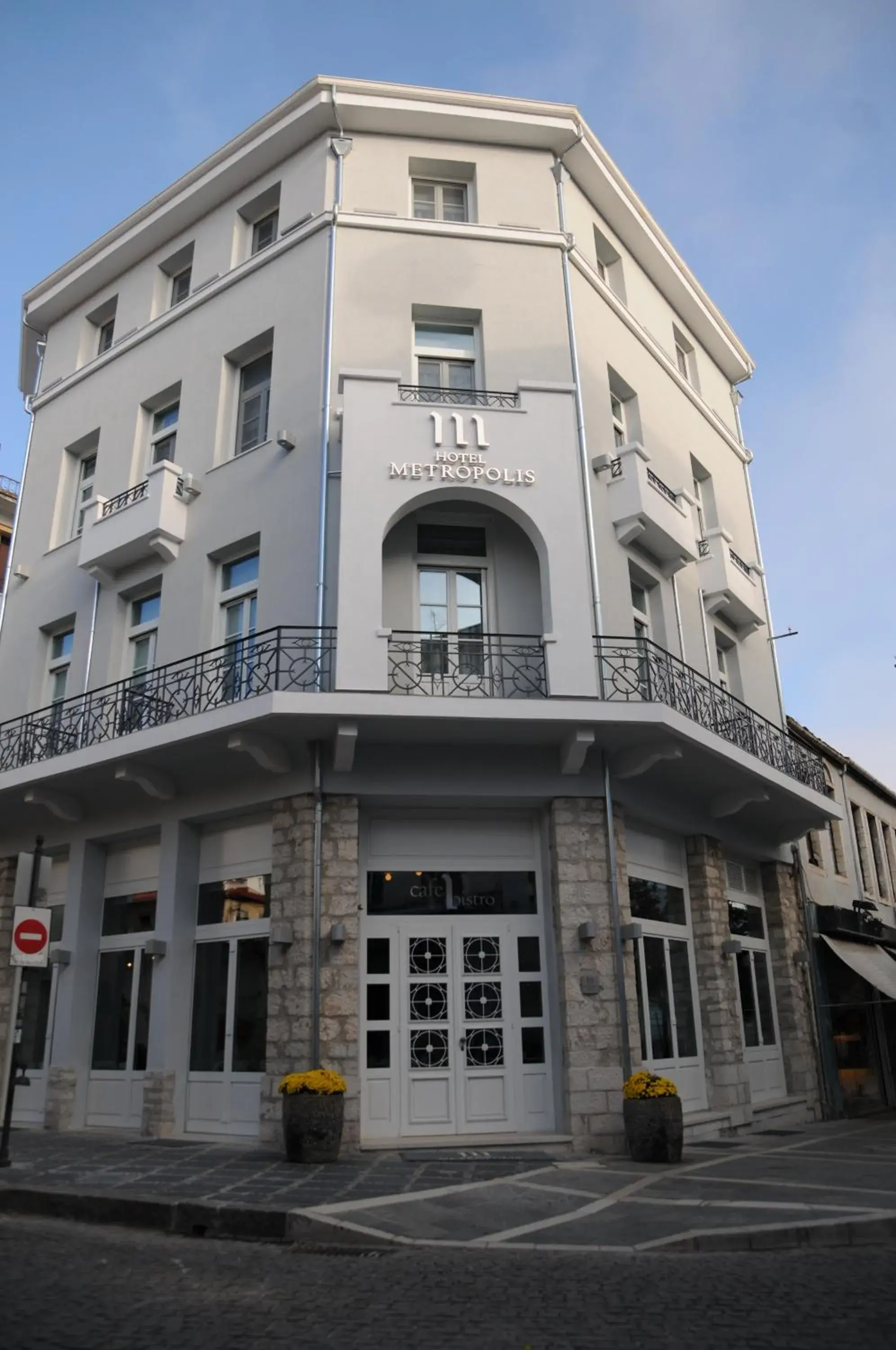 Facade/entrance in Hotel Metropolis Facade/entrance in Hotel Metropolis