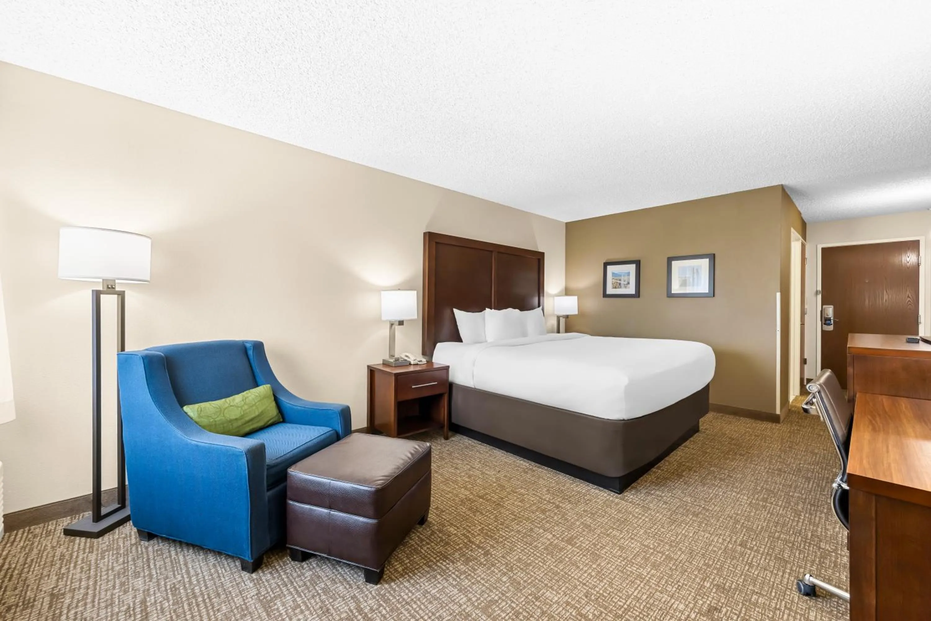 Bedroom, Bed in Comfort Inn & Suites Pueblo