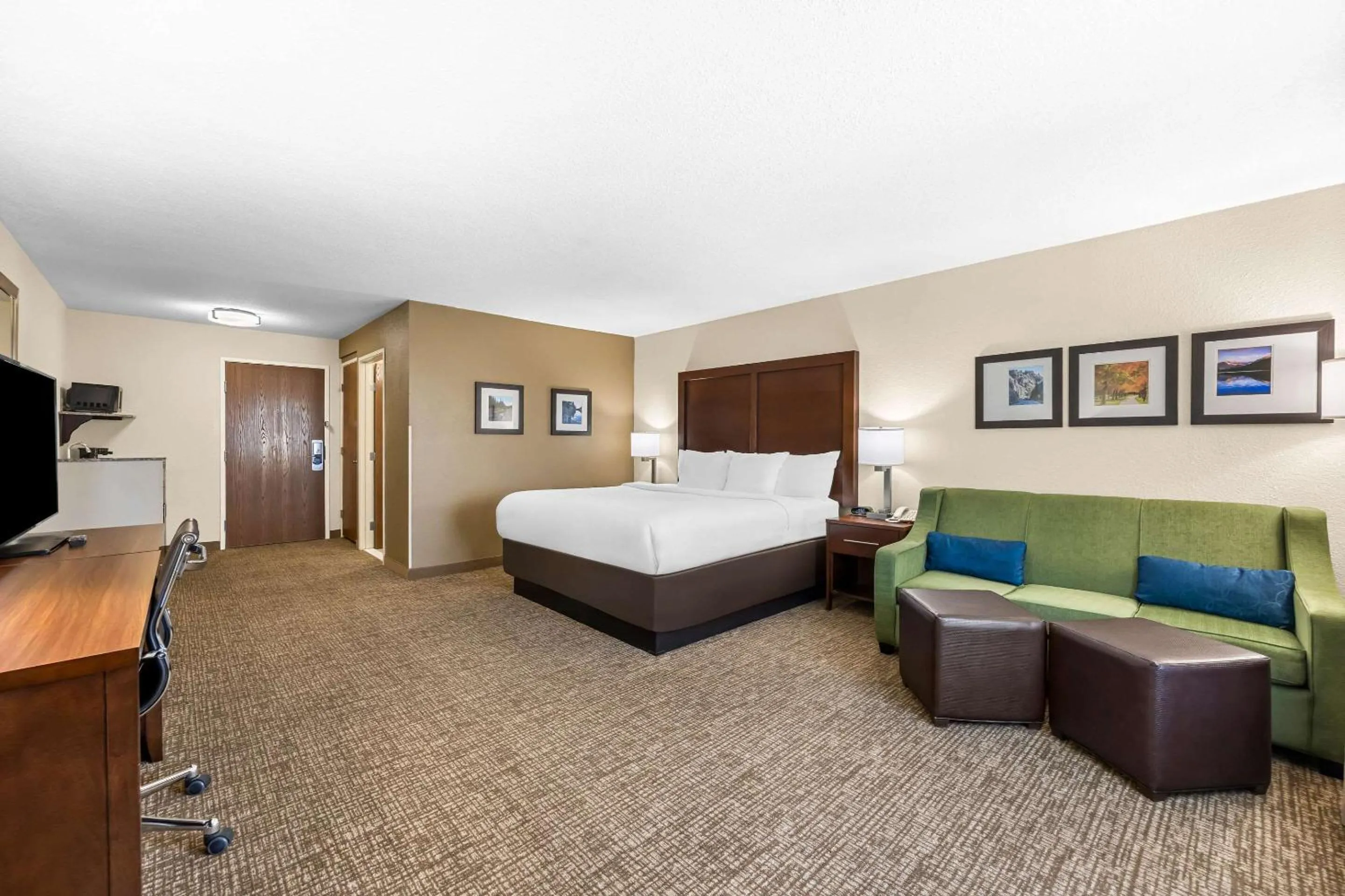 Bedroom, Bed in Comfort Inn & Suites Pueblo