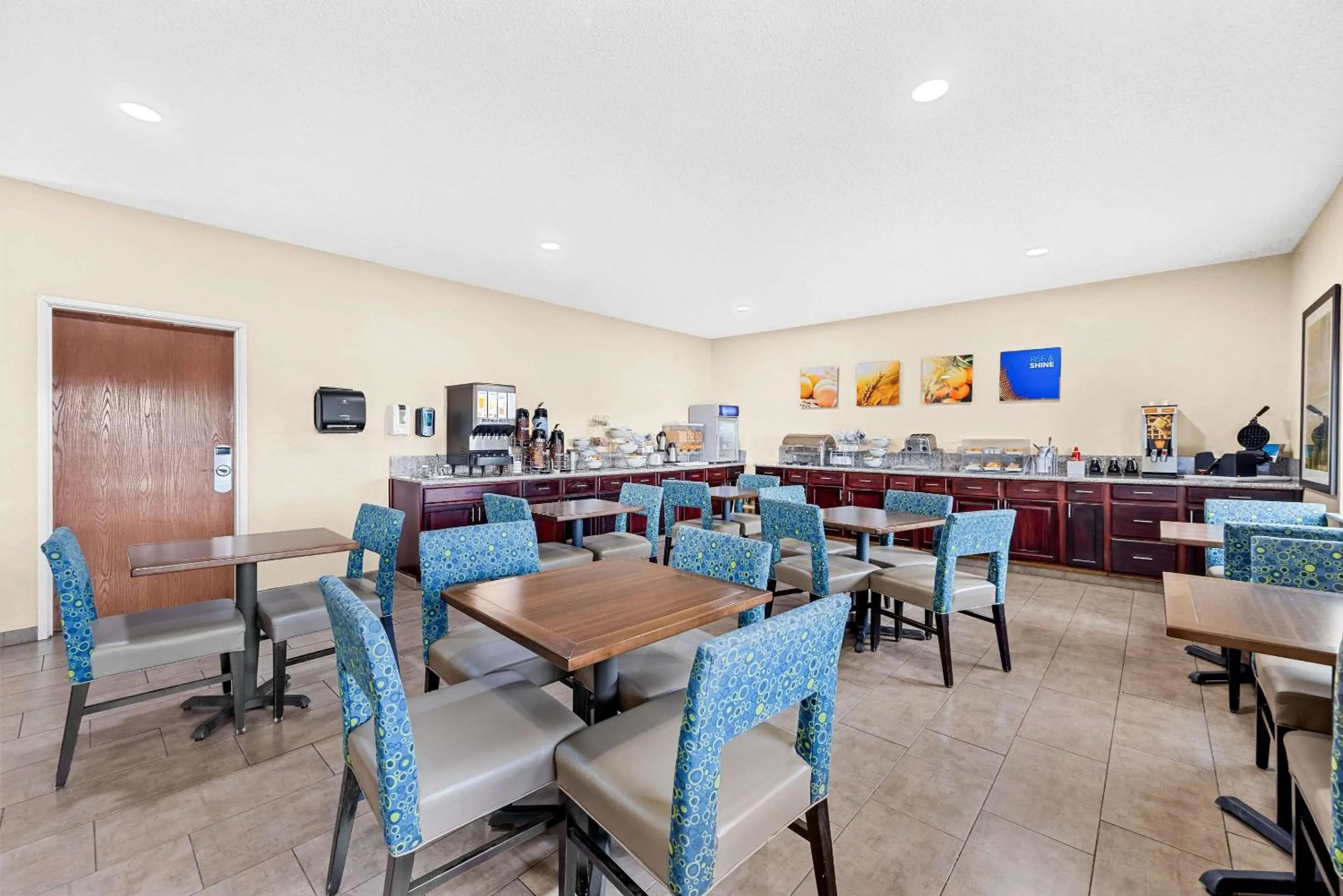 Breakfast in Comfort Inn & Suites Pueblo