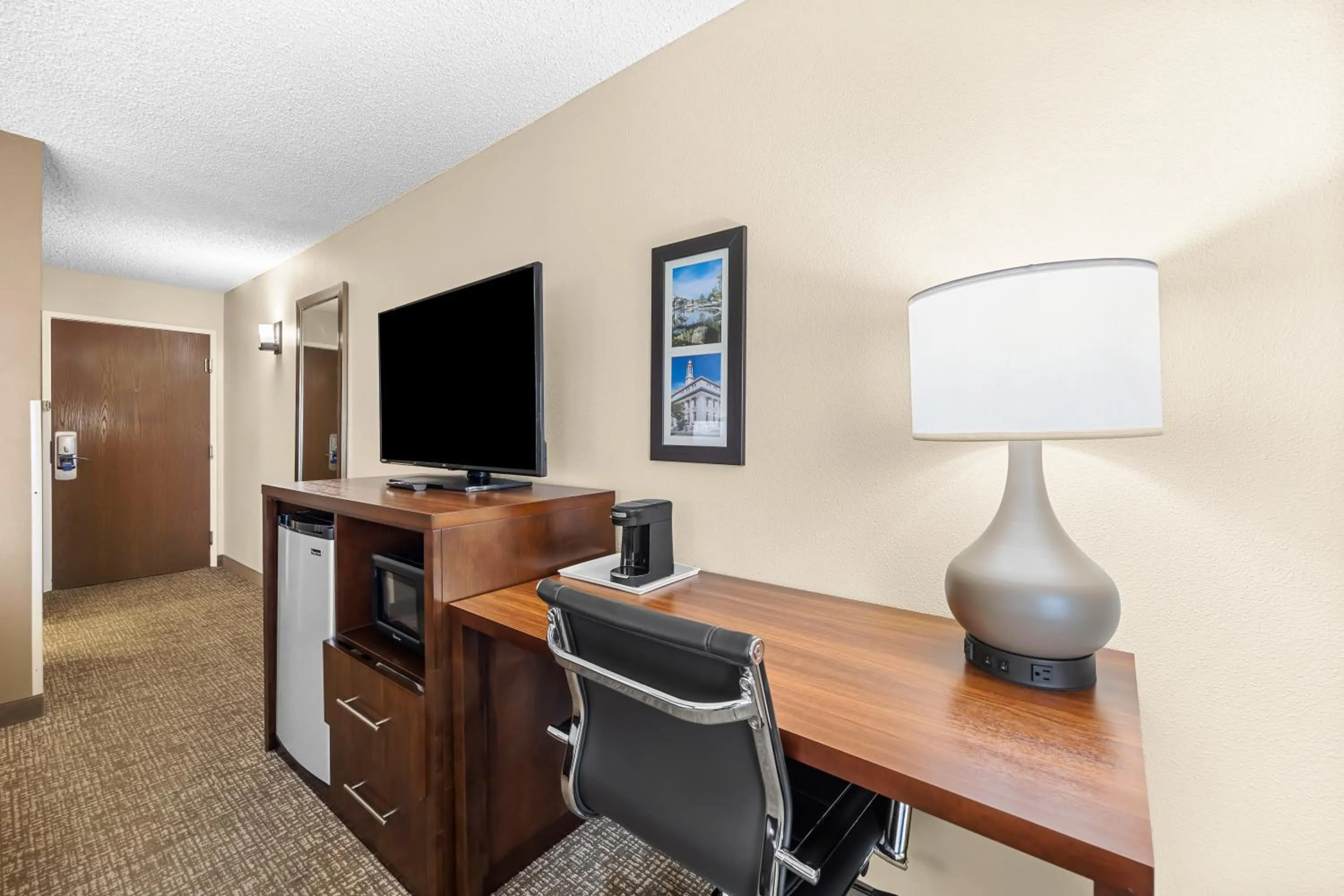 TV and multimedia in Comfort Inn & Suites Pueblo