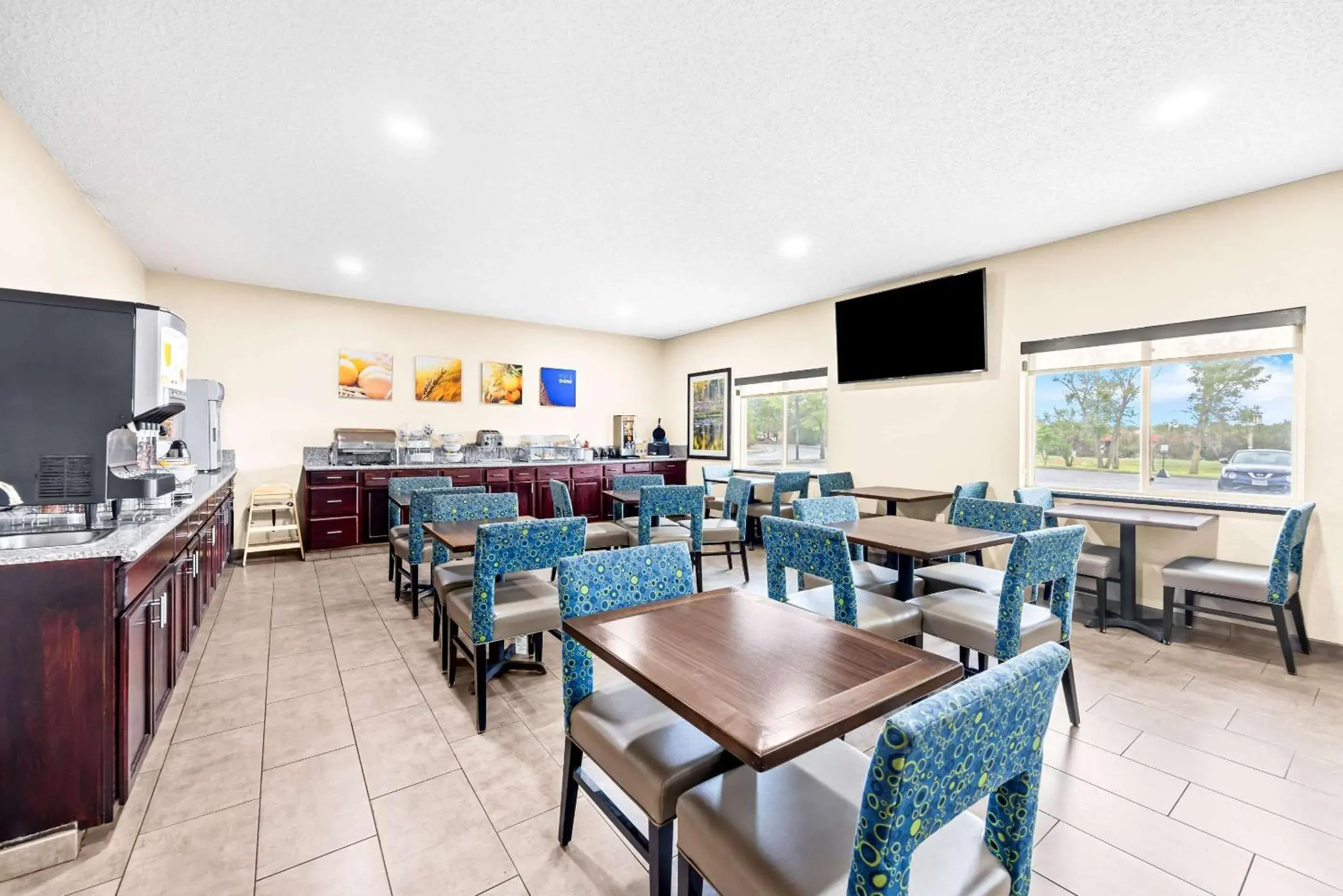 Breakfast in Comfort Inn & Suites Pueblo Breakfast in Comfort Inn & Suites Pueblo