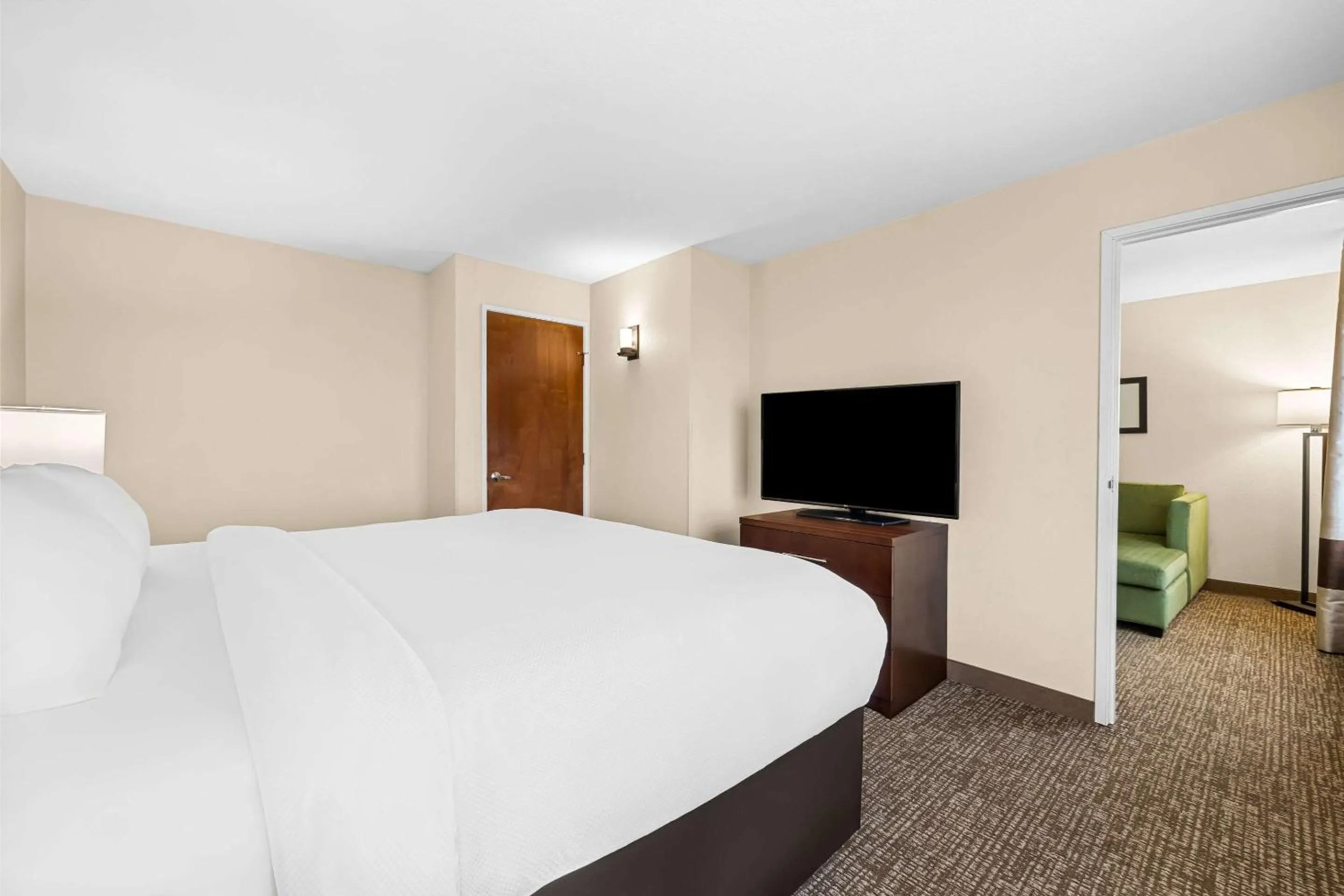 Bedroom, Bed in Comfort Inn & Suites Pueblo