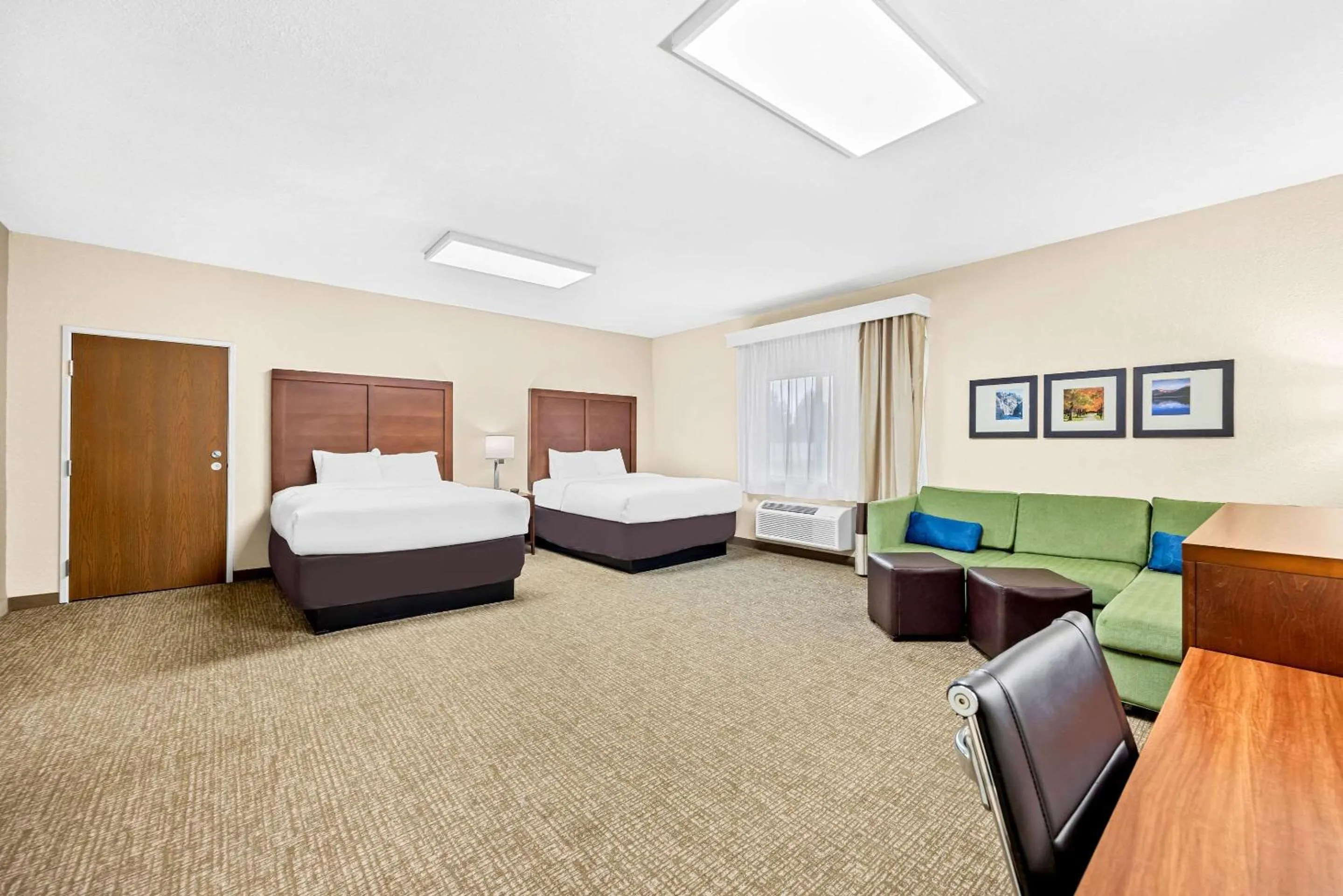 Bedroom, Bed in Comfort Inn & Suites Pueblo