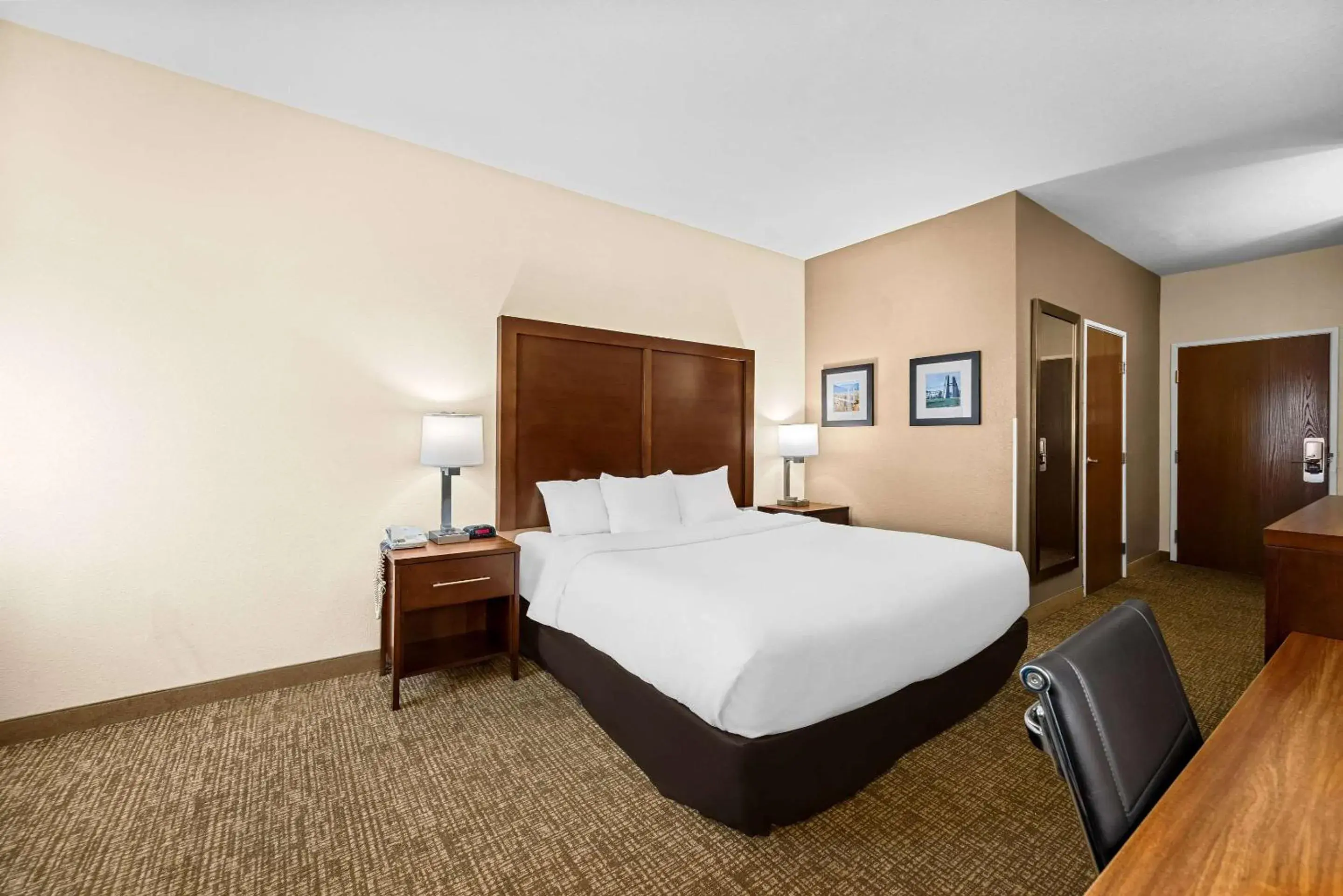 Bedroom, Bed in Comfort Inn & Suites Pueblo Bedroom, Bed in Comfort Inn & Suites Pueblo