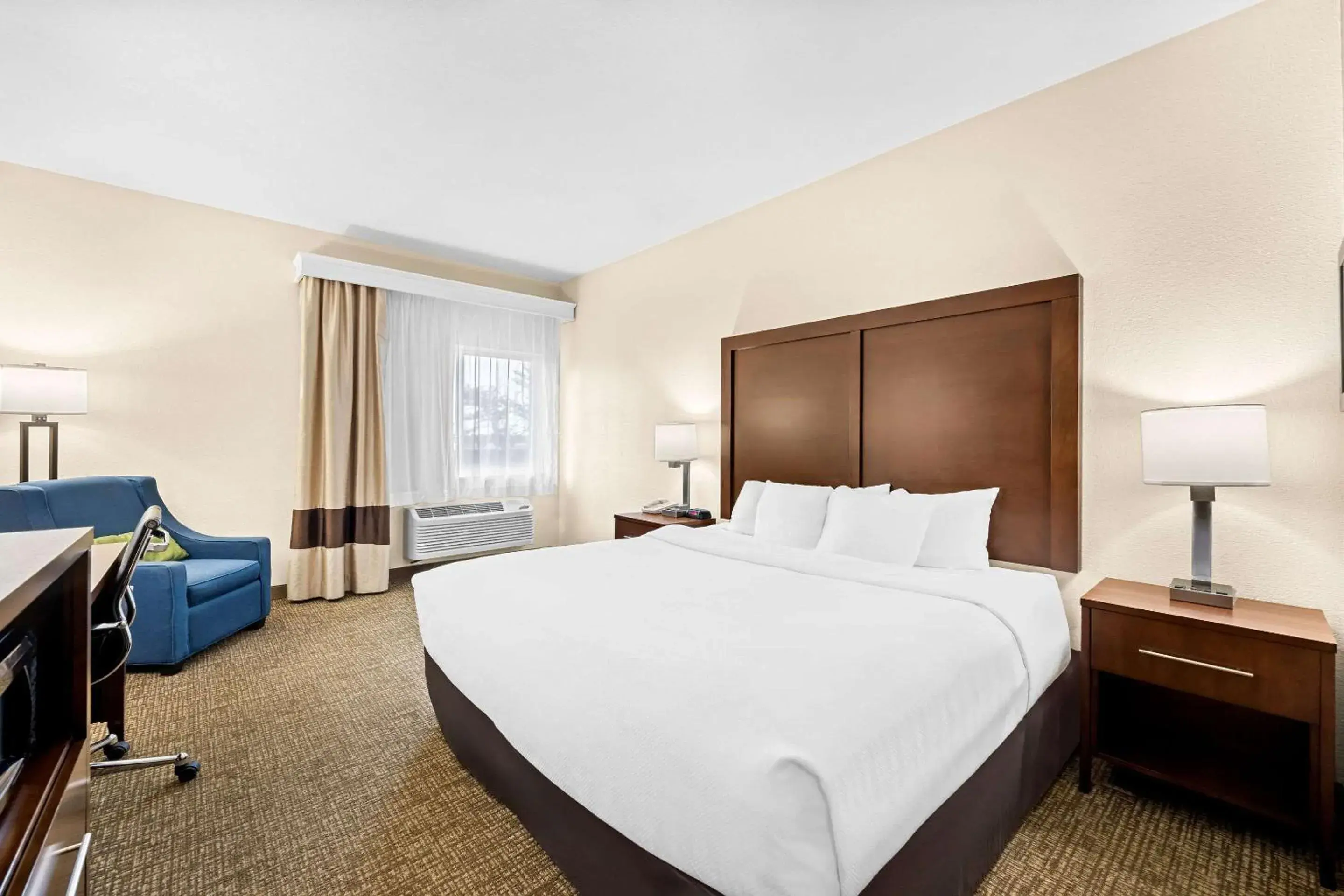 Bedroom, Bed in Comfort Inn & Suites Pueblo Bedroom, Bed in Comfort Inn & Suites Pueblo