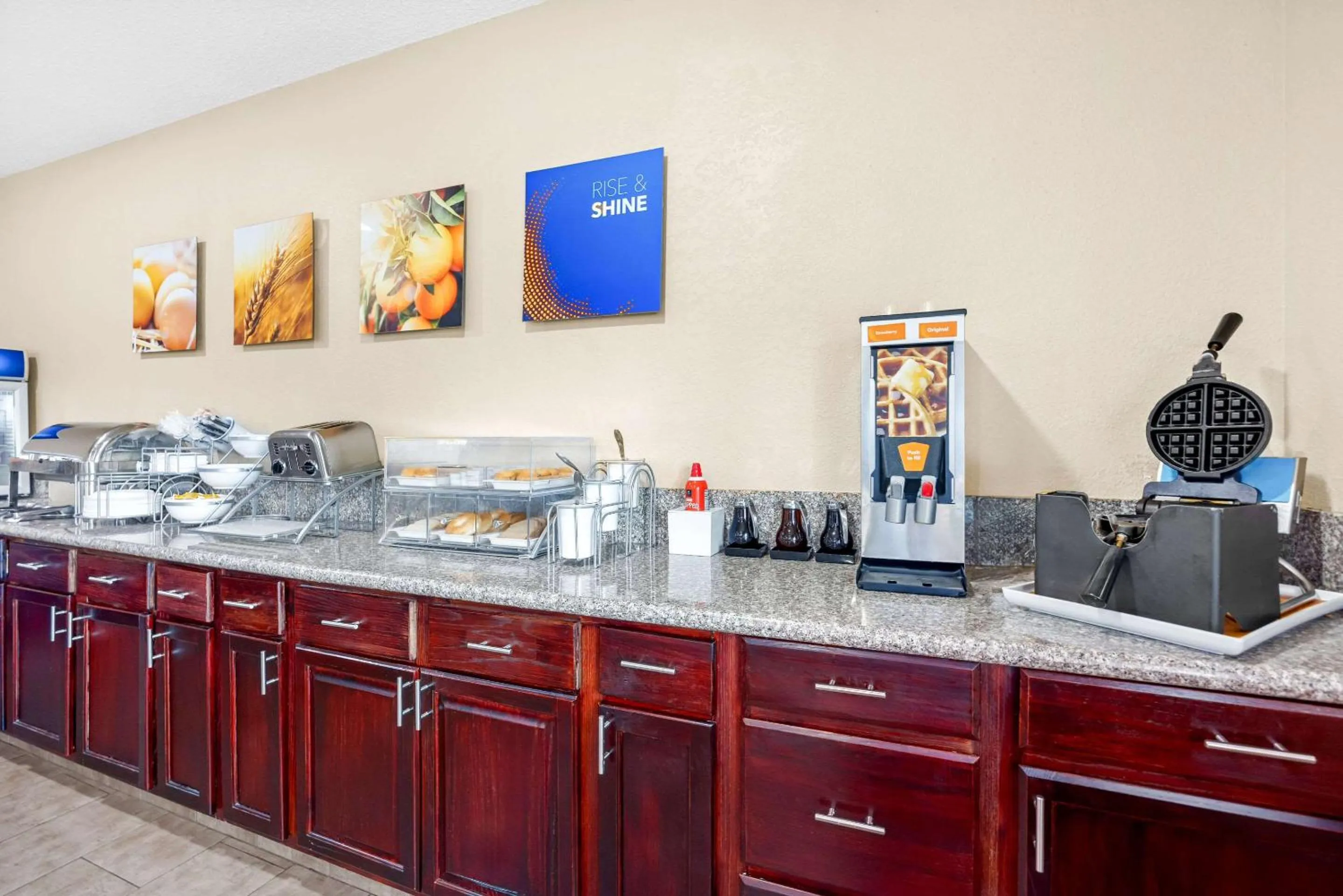 Breakfast in Comfort Inn & Suites Pueblo