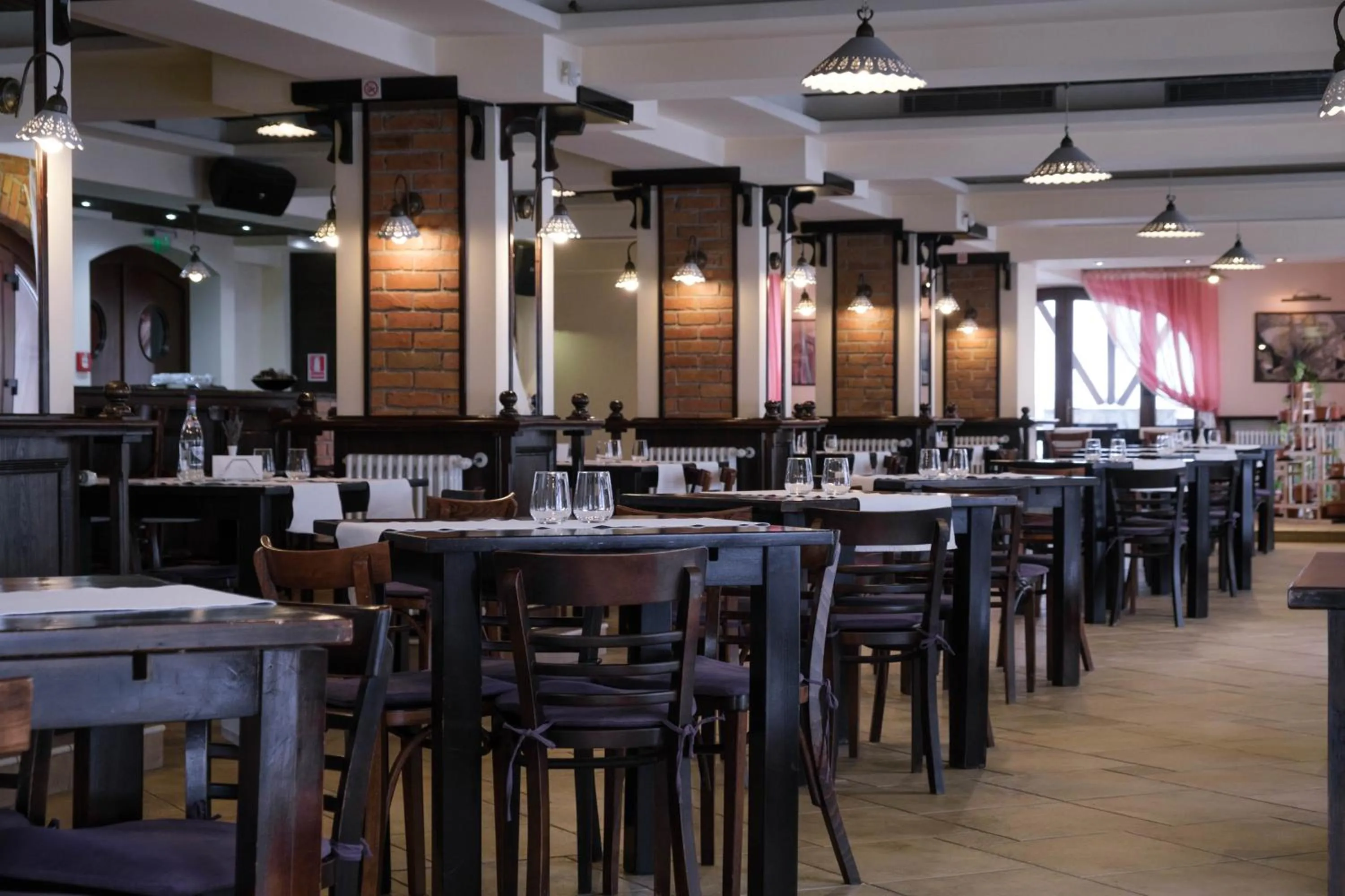 Restaurant/places to eat in Pensiunea Casa Nostalgia