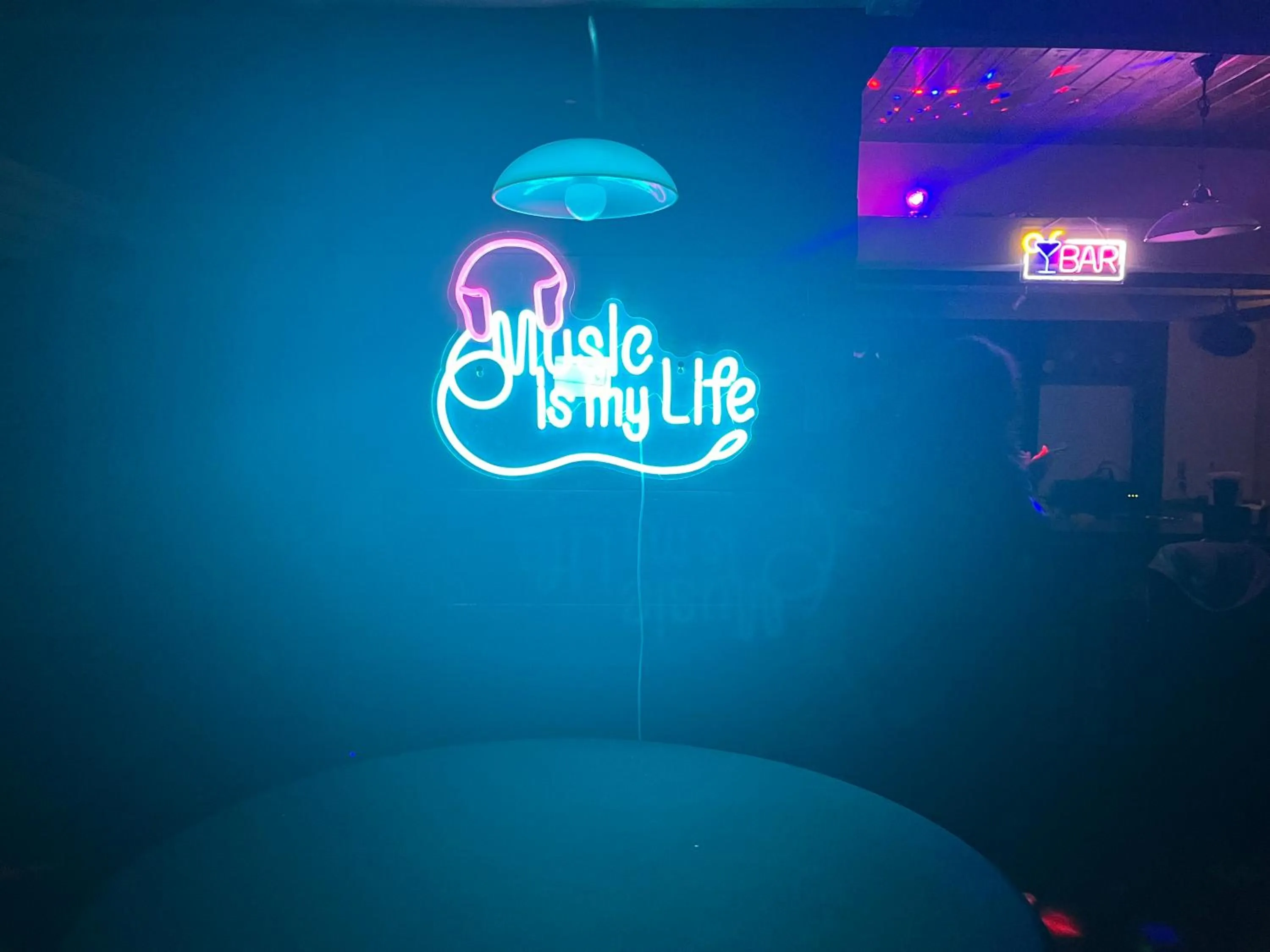 Evening entertainment in Pensiunea Casa Nostalgia