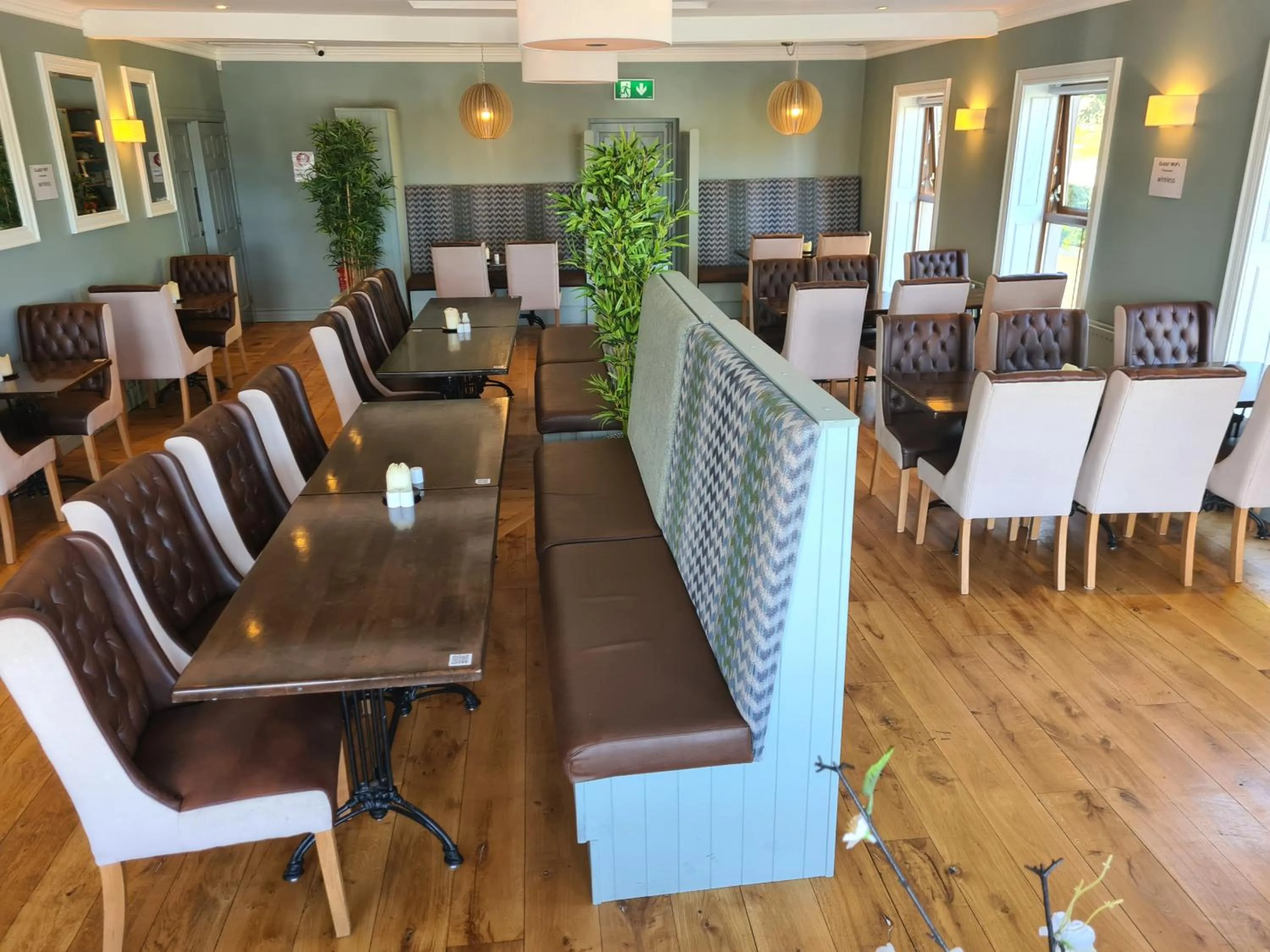Restaurant/places to eat in Caisleain Oir Hotel